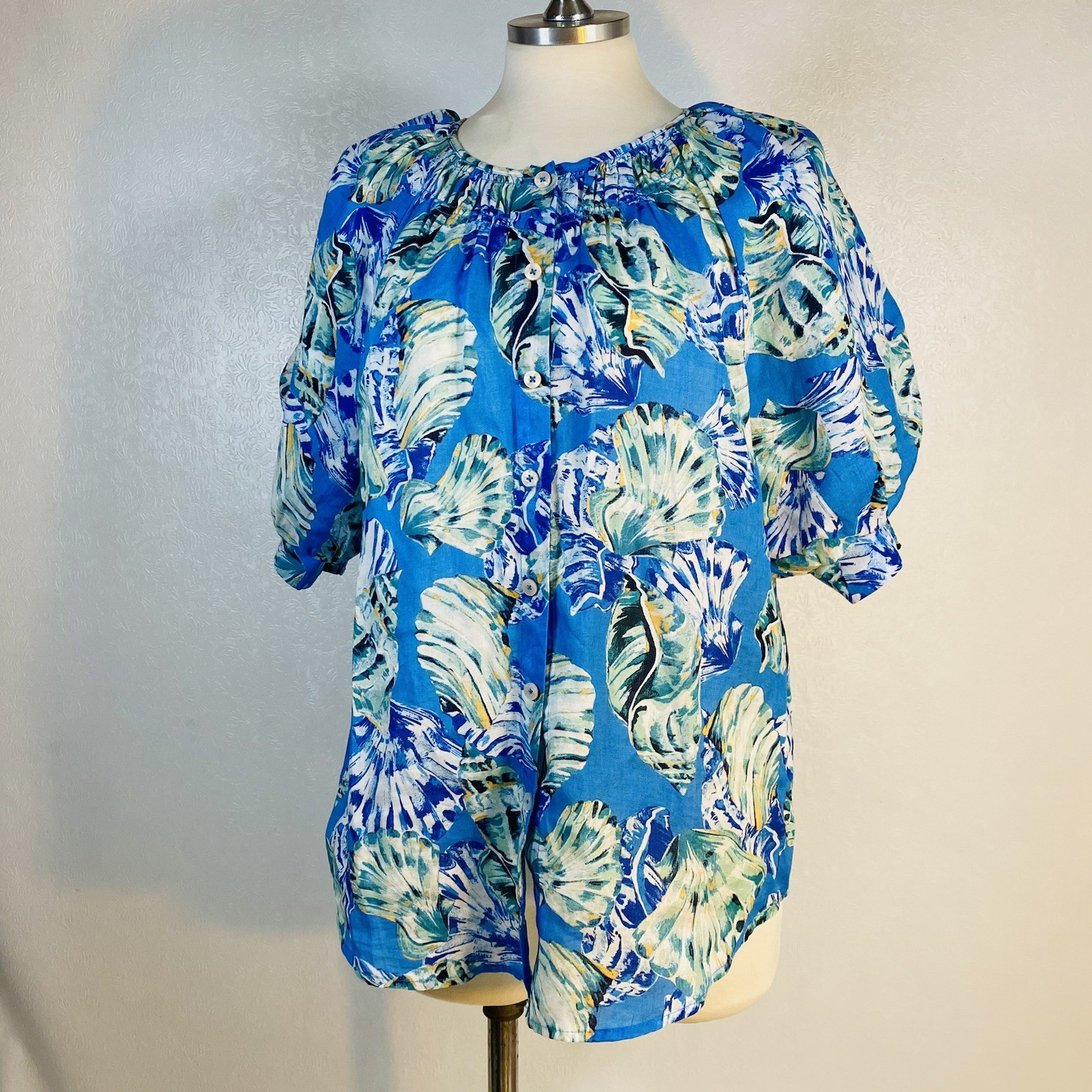 Chico’s Top sz 1/M Blue Shell Print Button Blouse Puff Sleeve Beach Ramie Blend