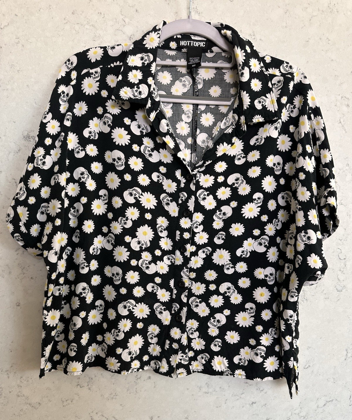 Hot Topic Women’s Size M Black Skull Daisy Floral Blouse Rayon