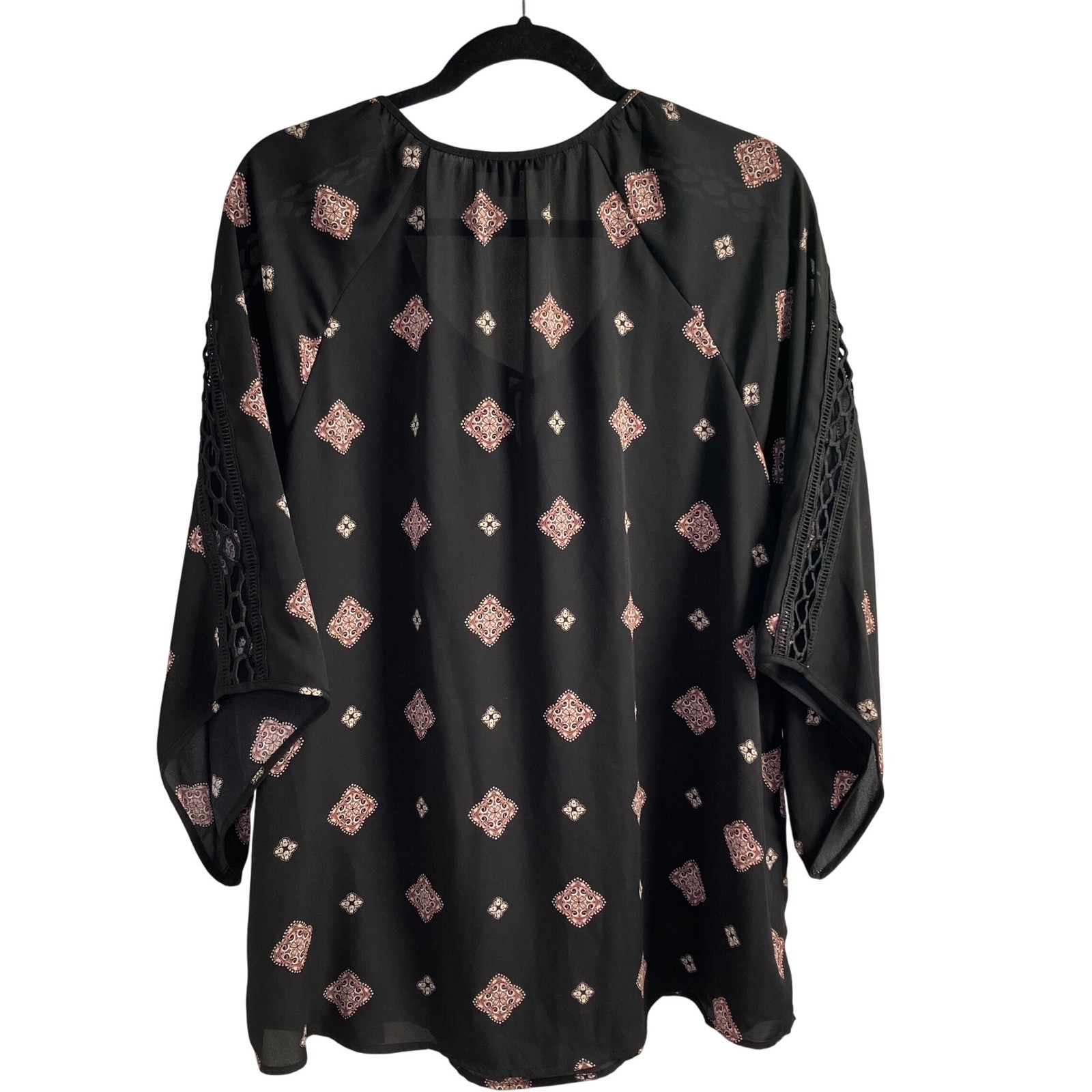 Roz & Ali Boho Medallion Blouse Womens 1X Black Lace Crochet Shoulder Tie Neck