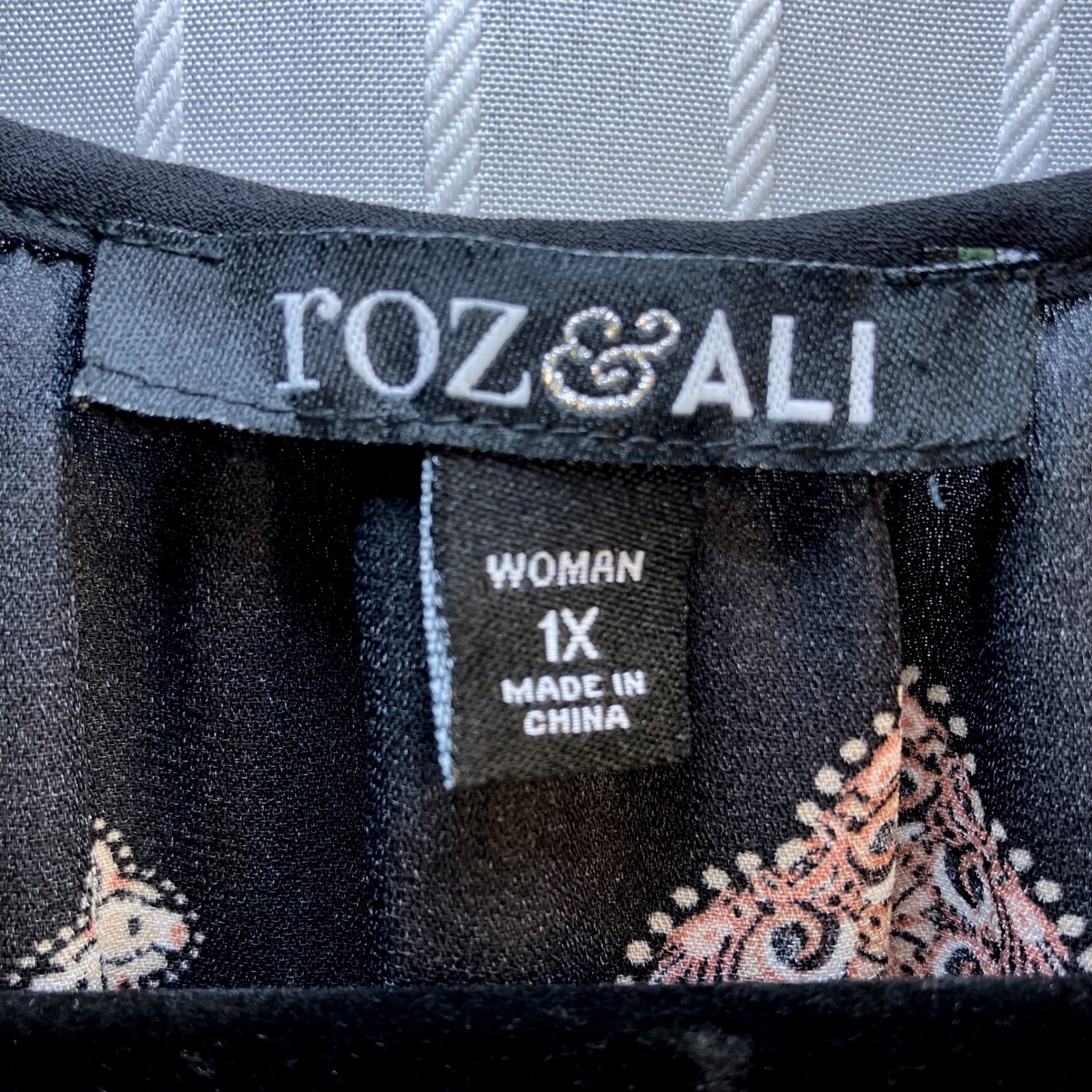 Roz & Ali Boho Medallion Blouse Womens 1X Black Lace Crochet Shoulder Tie Neck