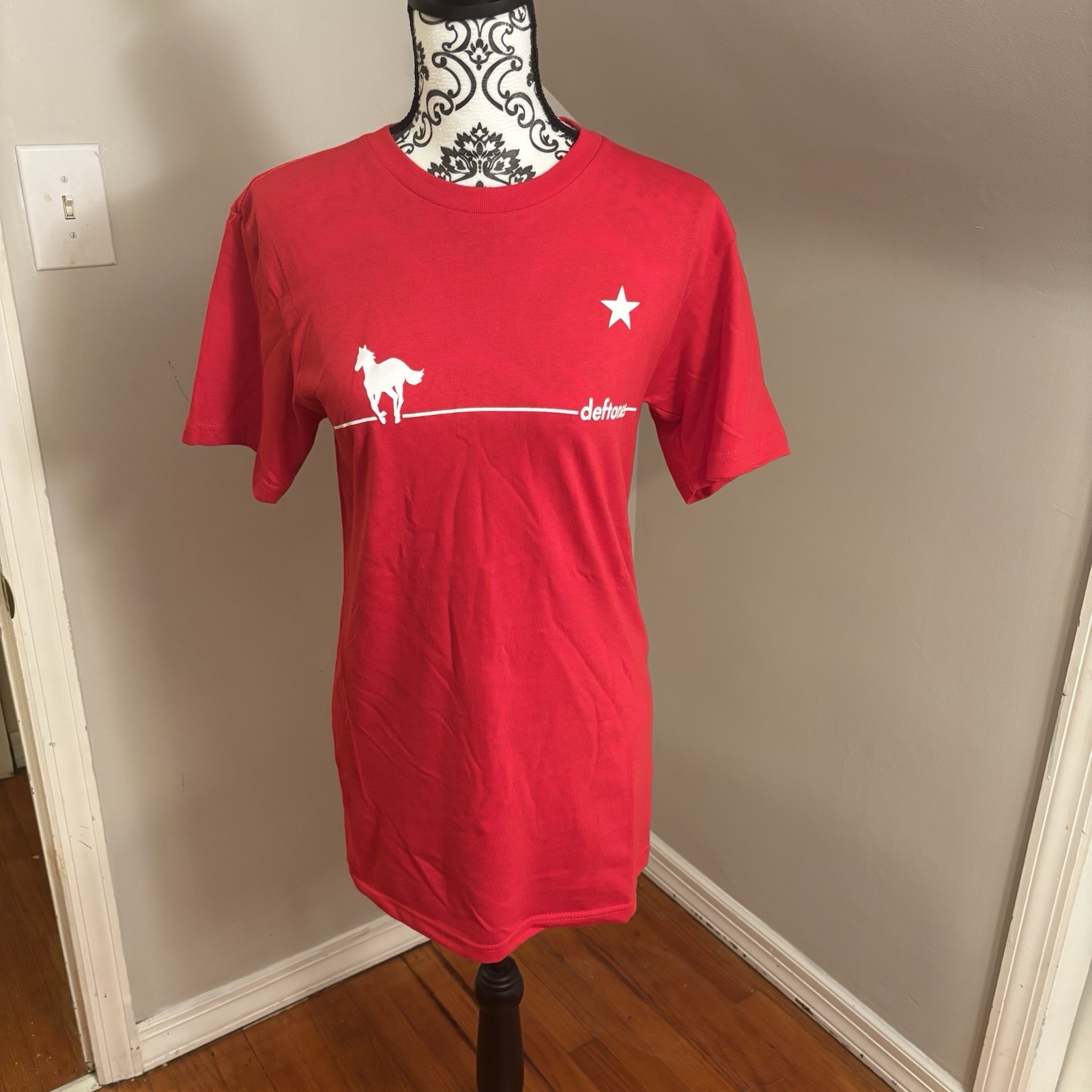 Deftones White Pony Women’s T-Shirt Size Medium Alternative Metal Rock Band Tee
