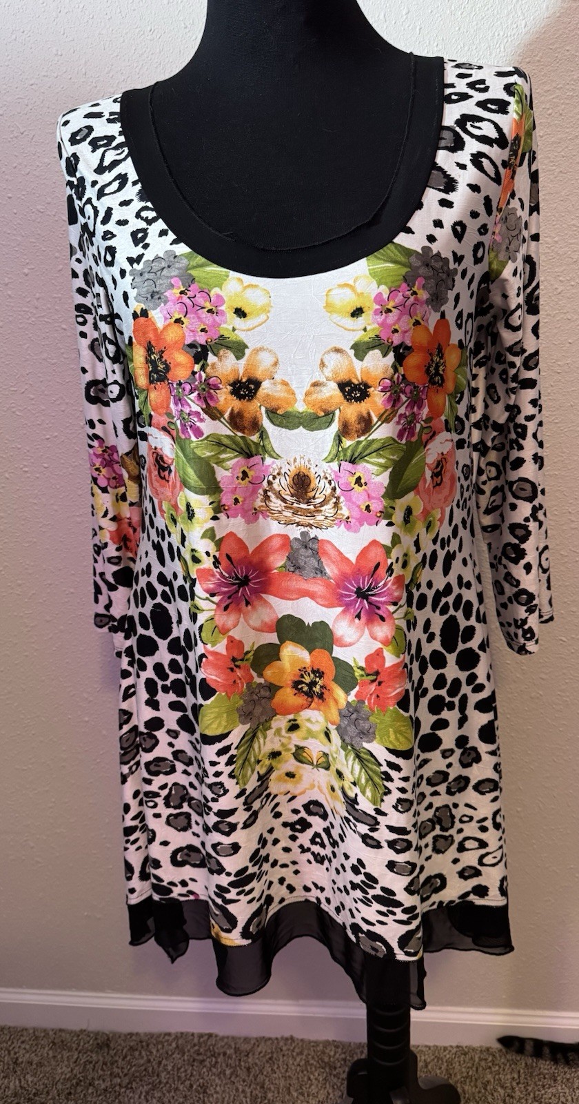 From The Heart Woman’s XL Animal Print/Floral Tunic Blouse Top 3/4 SLV Colorful