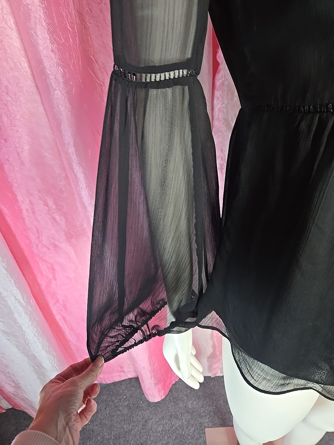 White House Black Market Sheer Floral Chiffon Bell Sleeve Fairy Blouse Size 4
