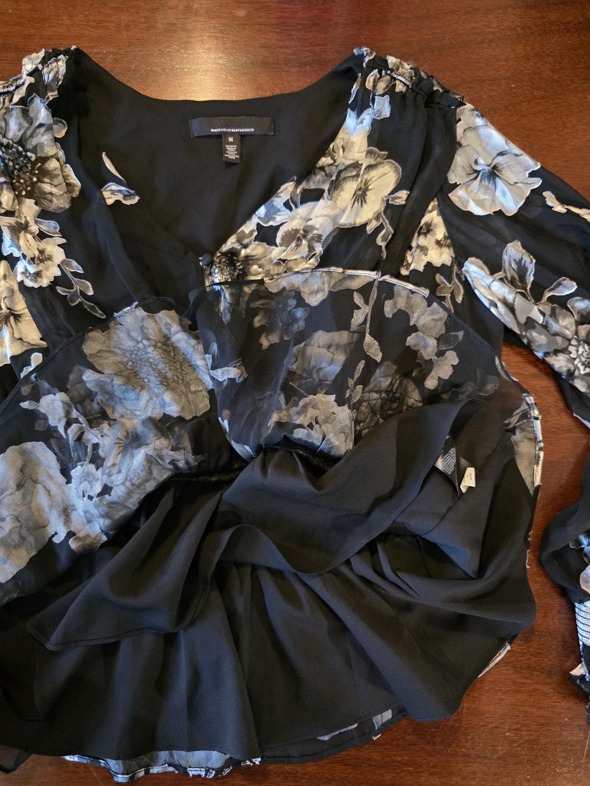 White House Black Market Top Womens Med Black Floral V-Neck Silk Blend Babydoll