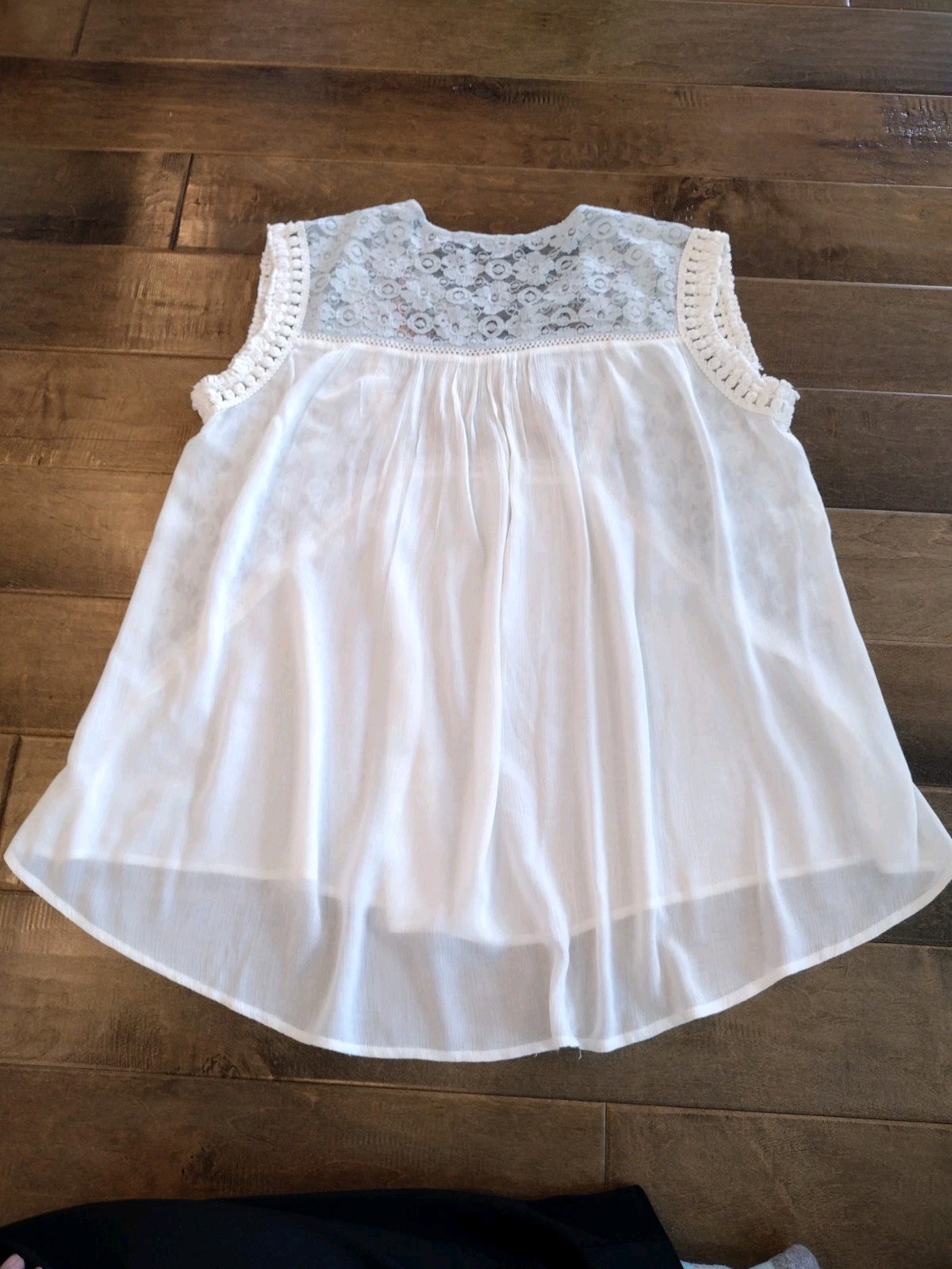 HAZEL By ANTHROPOLOGIE Women’s white embroidered lace flowy Blouse Tank Top – L