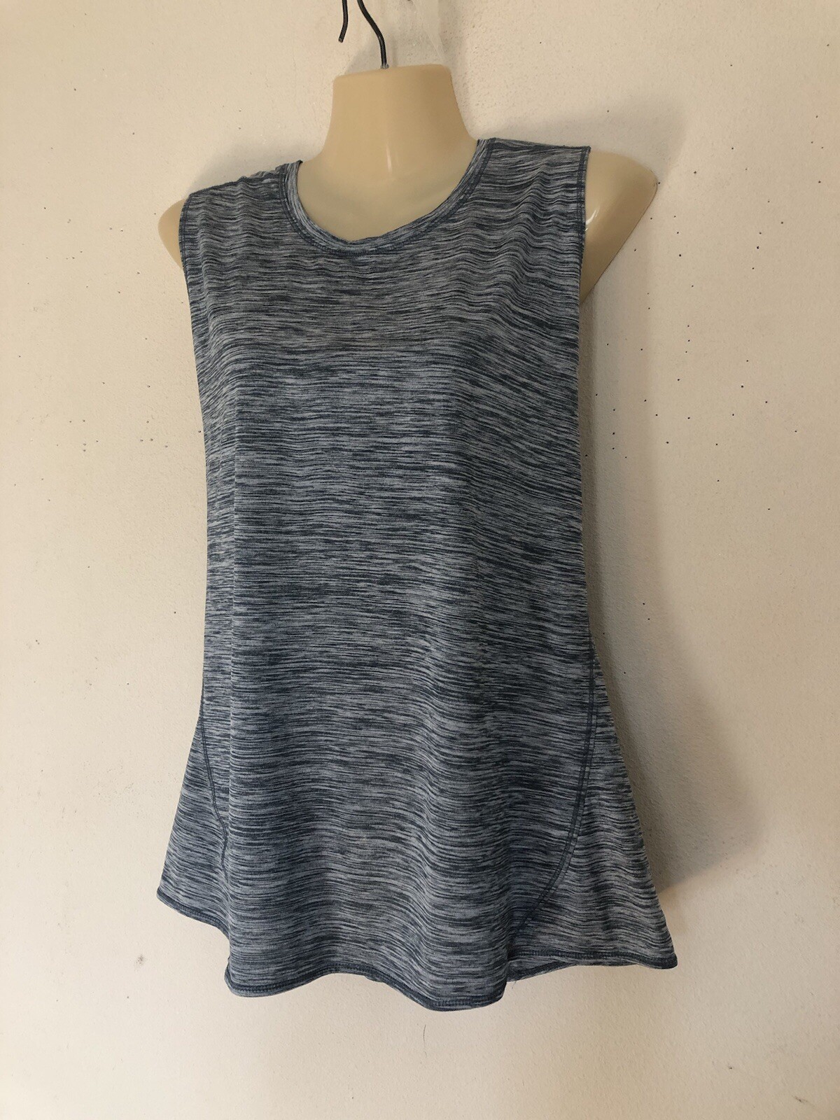 Danskin Now Sleeveless Athletic Top T-Shirt Size Large Gray Pleated Racer Back