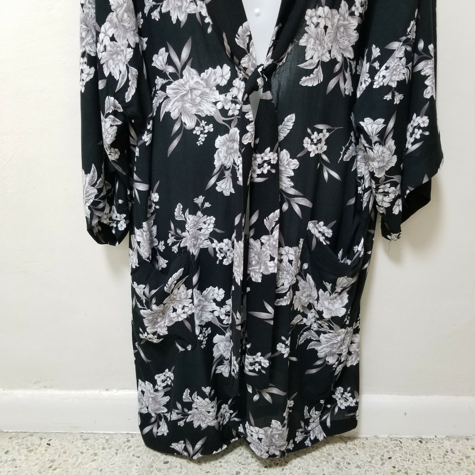 Spiritual Gangster Kimono Maya Floral Cover-up Sarong Black Tie One Size Pockets