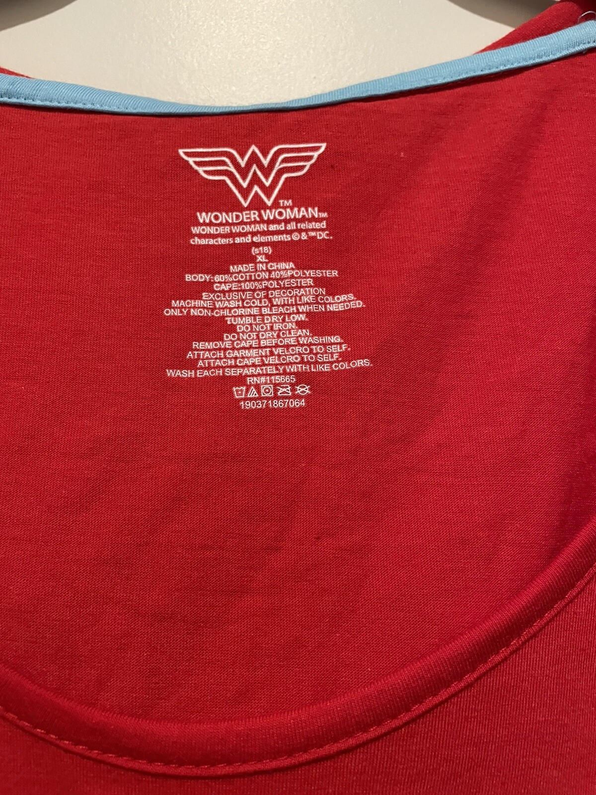 NWT Wonder Woman T-Shirt W/ HOOD & Detachable Cape DC Comics Costume JR SZ XL