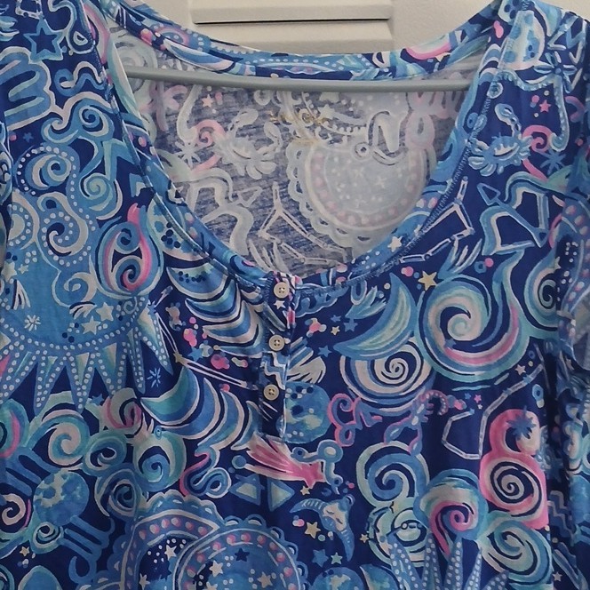 Lilly Pulitzer Women’s M Blue/Pink/White Abstract Octopus Henley V-Neck Top