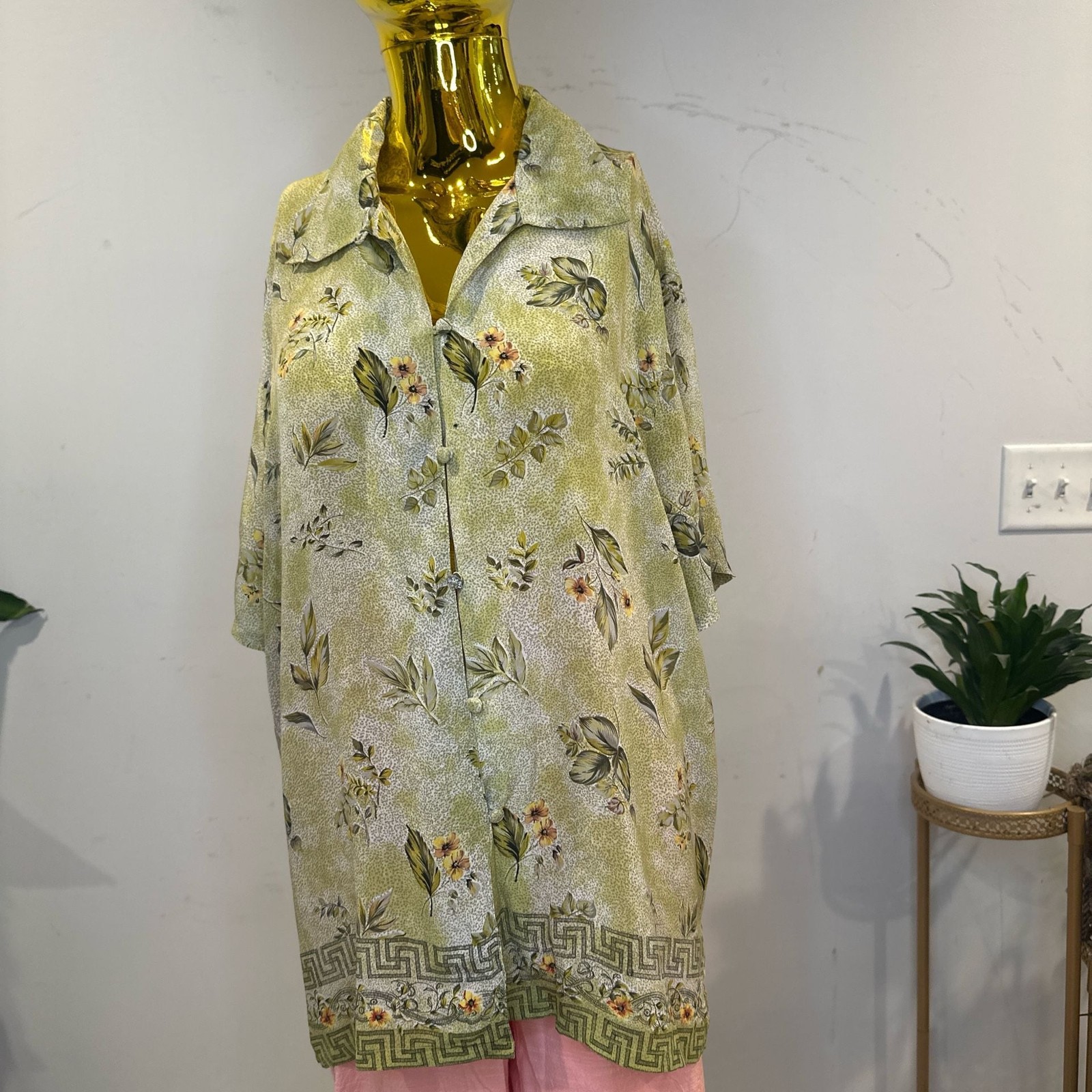 Quo Silk Vintage Green Floral Short Sleeve Silk Blouse Greek Key Border LARGE
