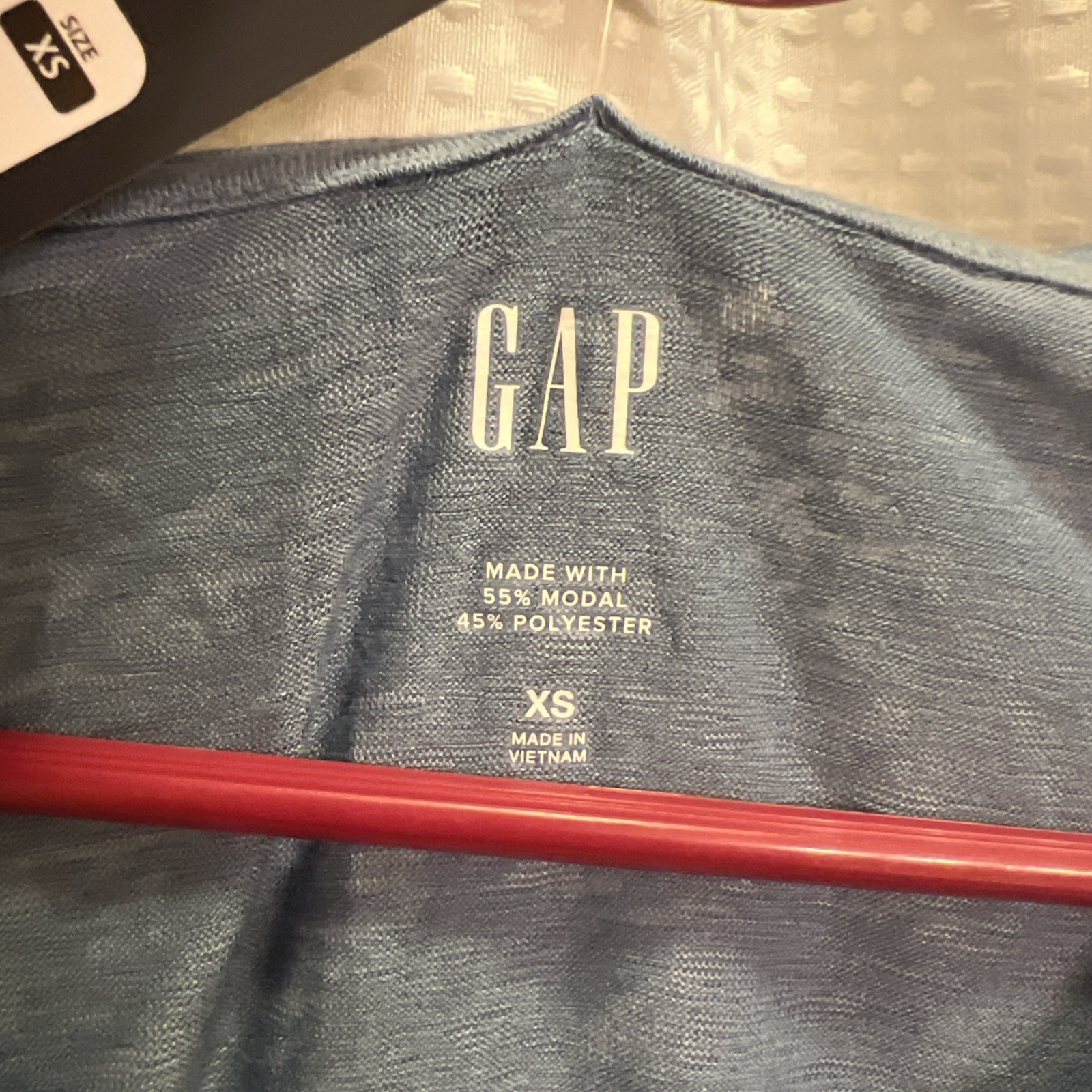 GAP Women’s Lightweight Modal Blend V-Neck Scoop Hem T-Shirt XS Blue