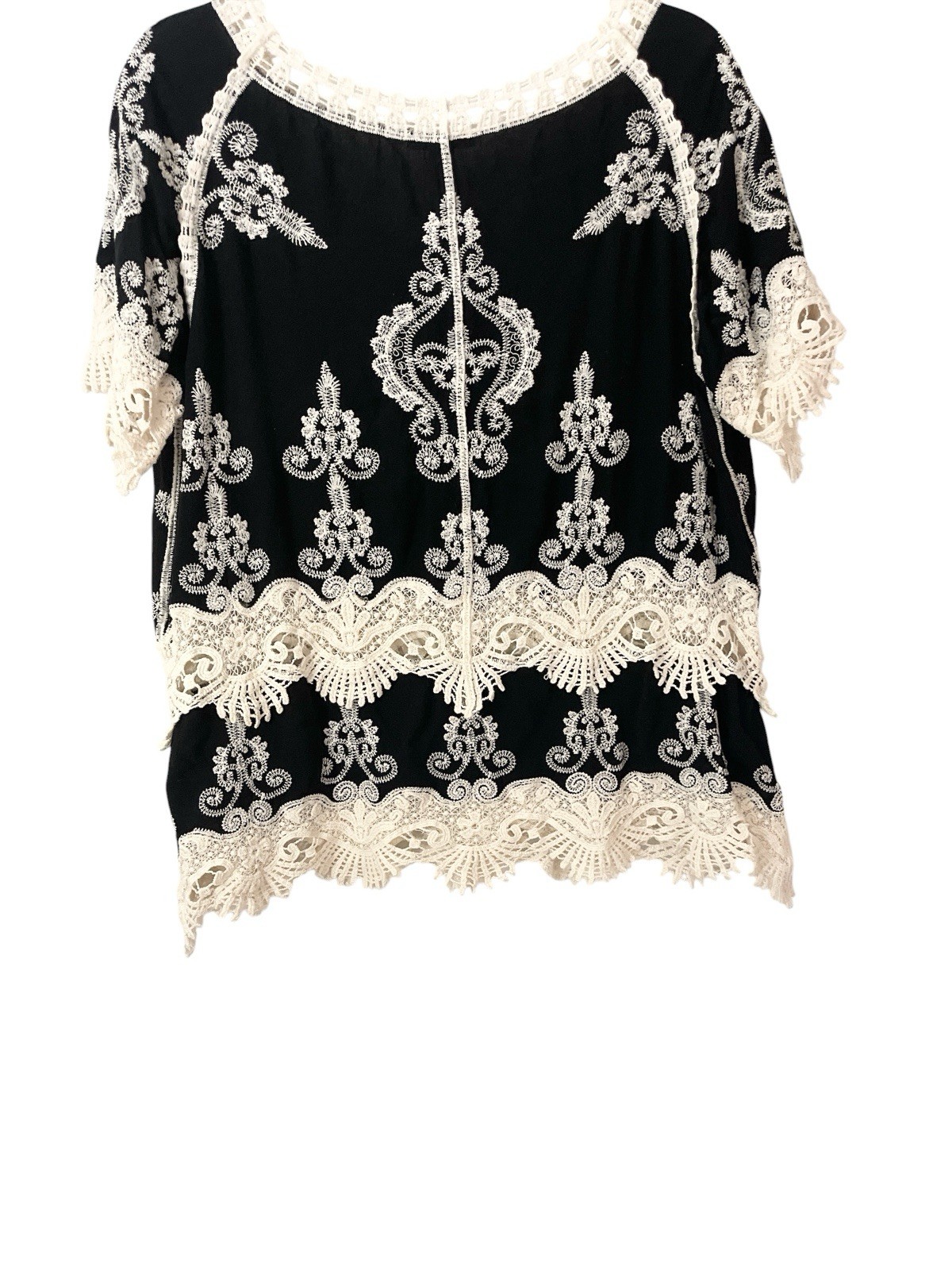Est. 1946 Top Black Cream Crochet Lace Trim V Neck Short Sleeve Relaxed Feminine