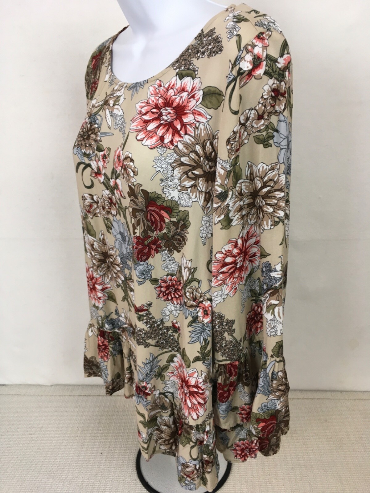 Pink Lily WomensTop Size M Tan w Pink Blue White Flowers Bell Sleeves Round Neck