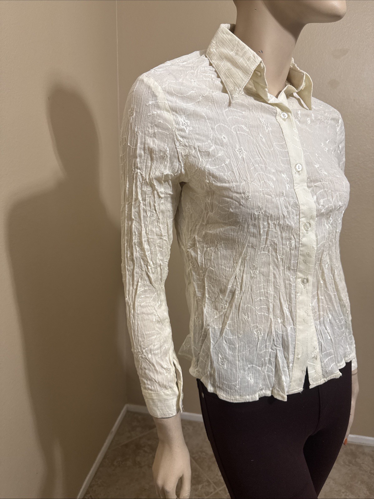 Women’s Ivory Rayon Casual Classic Stretch Embroidered Size L Button-up Top