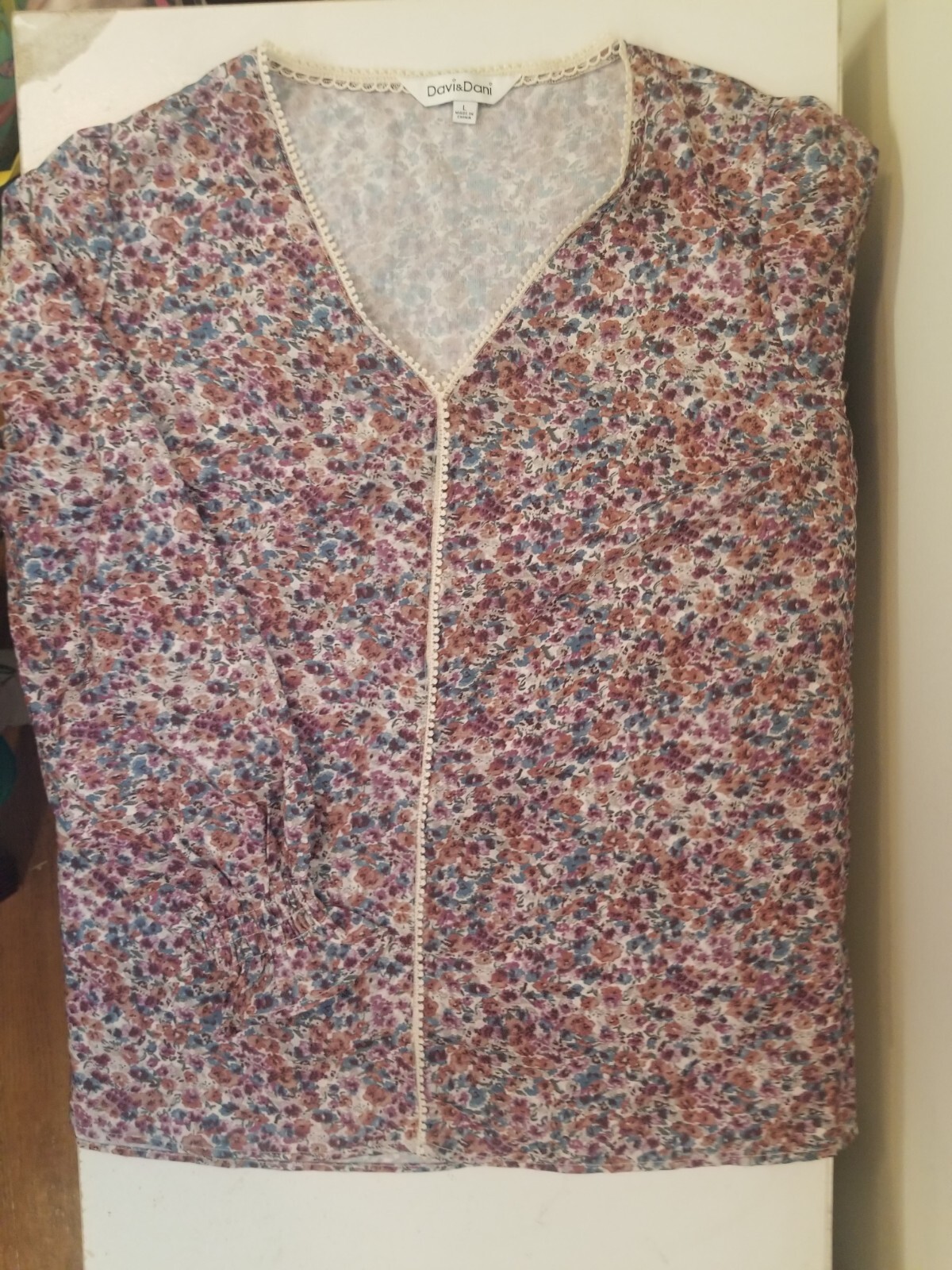 Davi & Dani Blouse Large Multi Purple Floral LSlvs Elastic Ruffle Cuff Lace Trim
