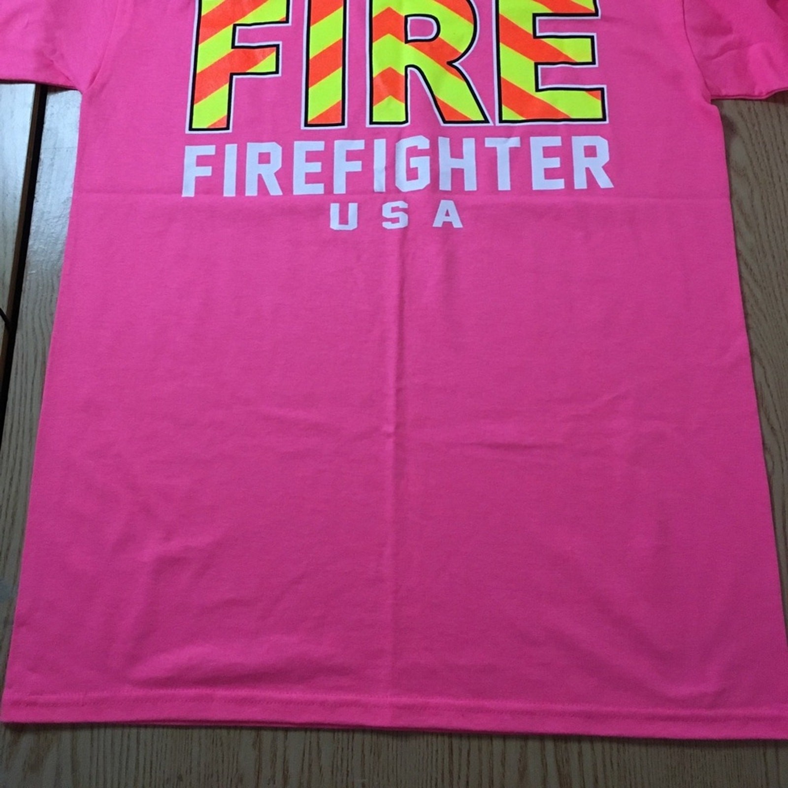 B60 New Womens Florida Firefighter 👩‍🚒 T-shirt Hot Pink Size Medium