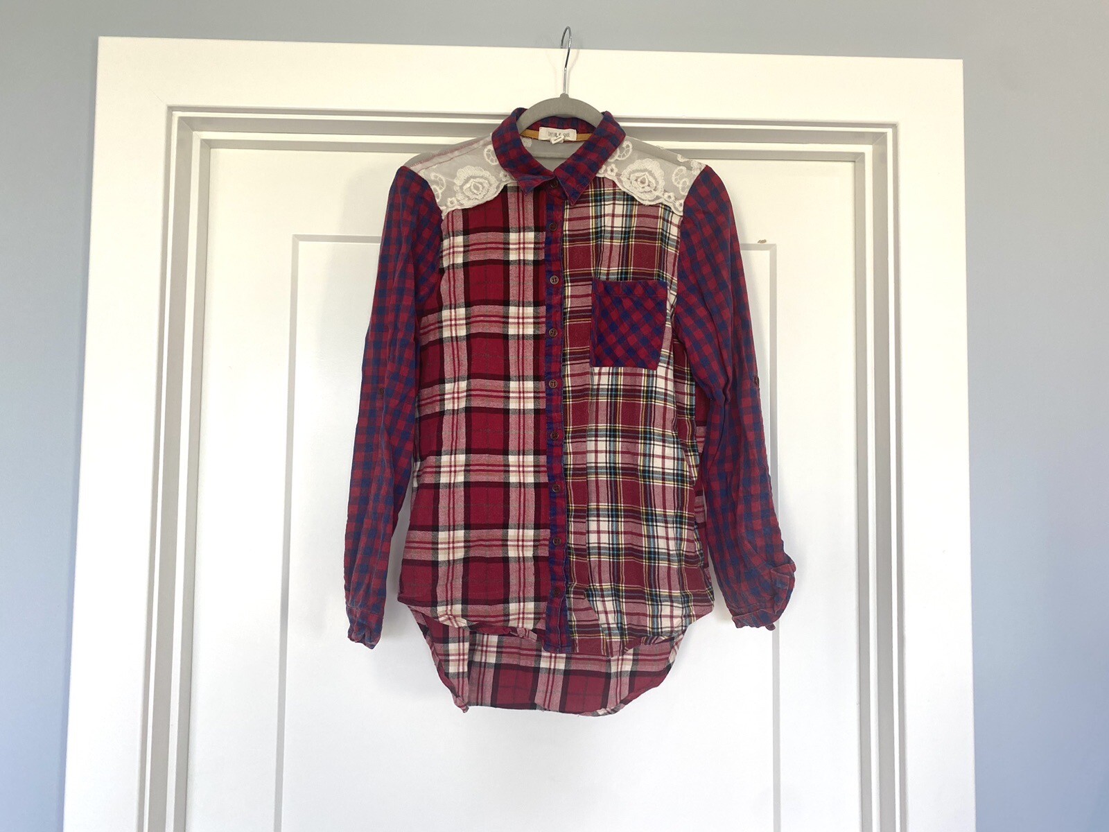 Taylor & Sage Womens Plaid Flannel & Lace Shoulder Long Sleeve Shirt Size M