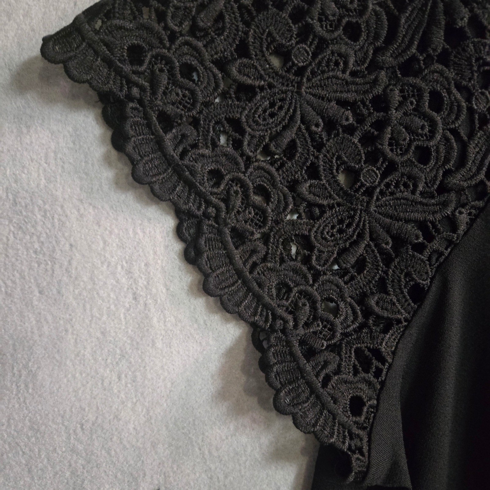 Black Crochet Lace Raglan Sleeve Blouse Keyhole Back Top Medium Dark Feminine