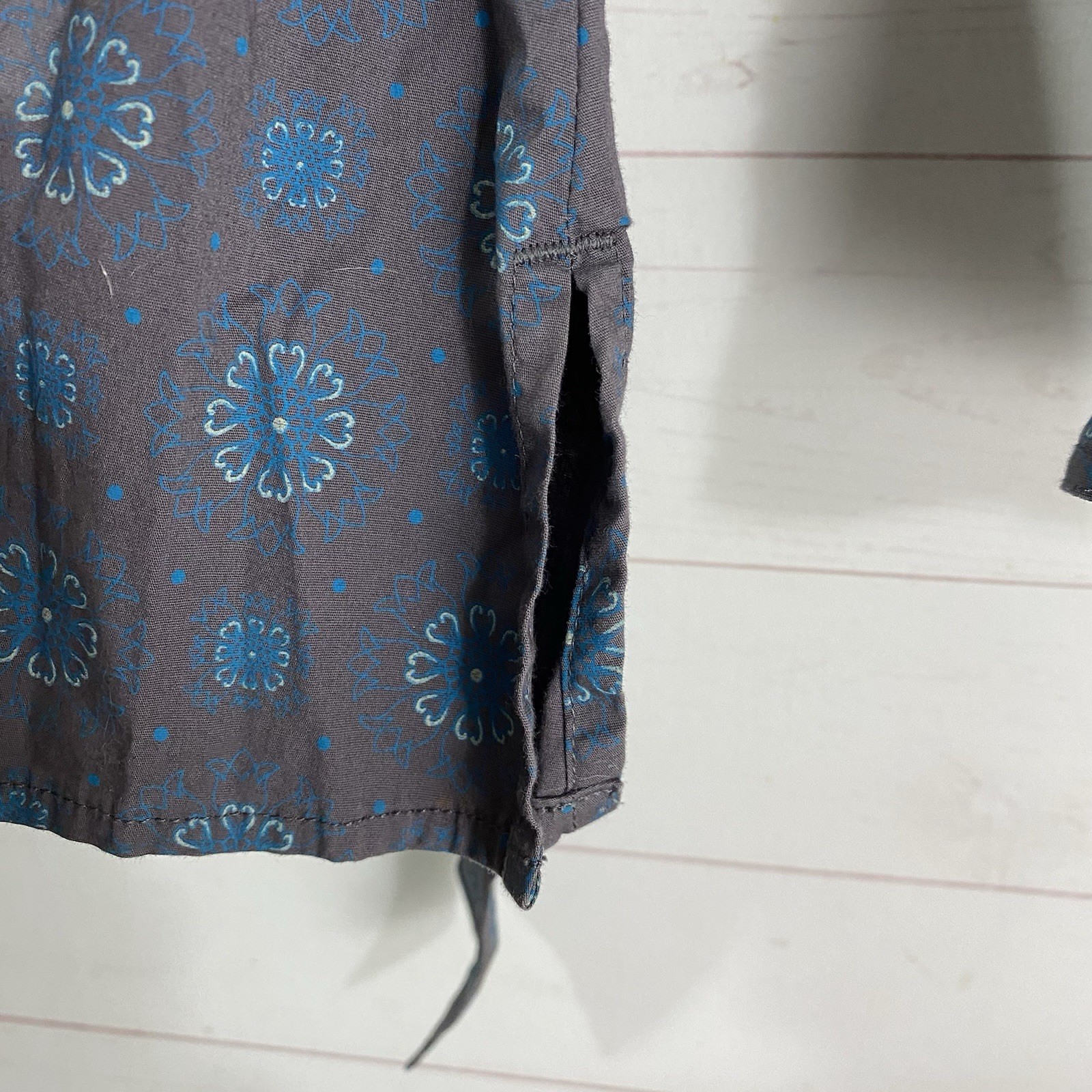 Lole Womens Belted Button Front Blouse Sz 4 Gray/Blue Floral Long Roll Tab Slv