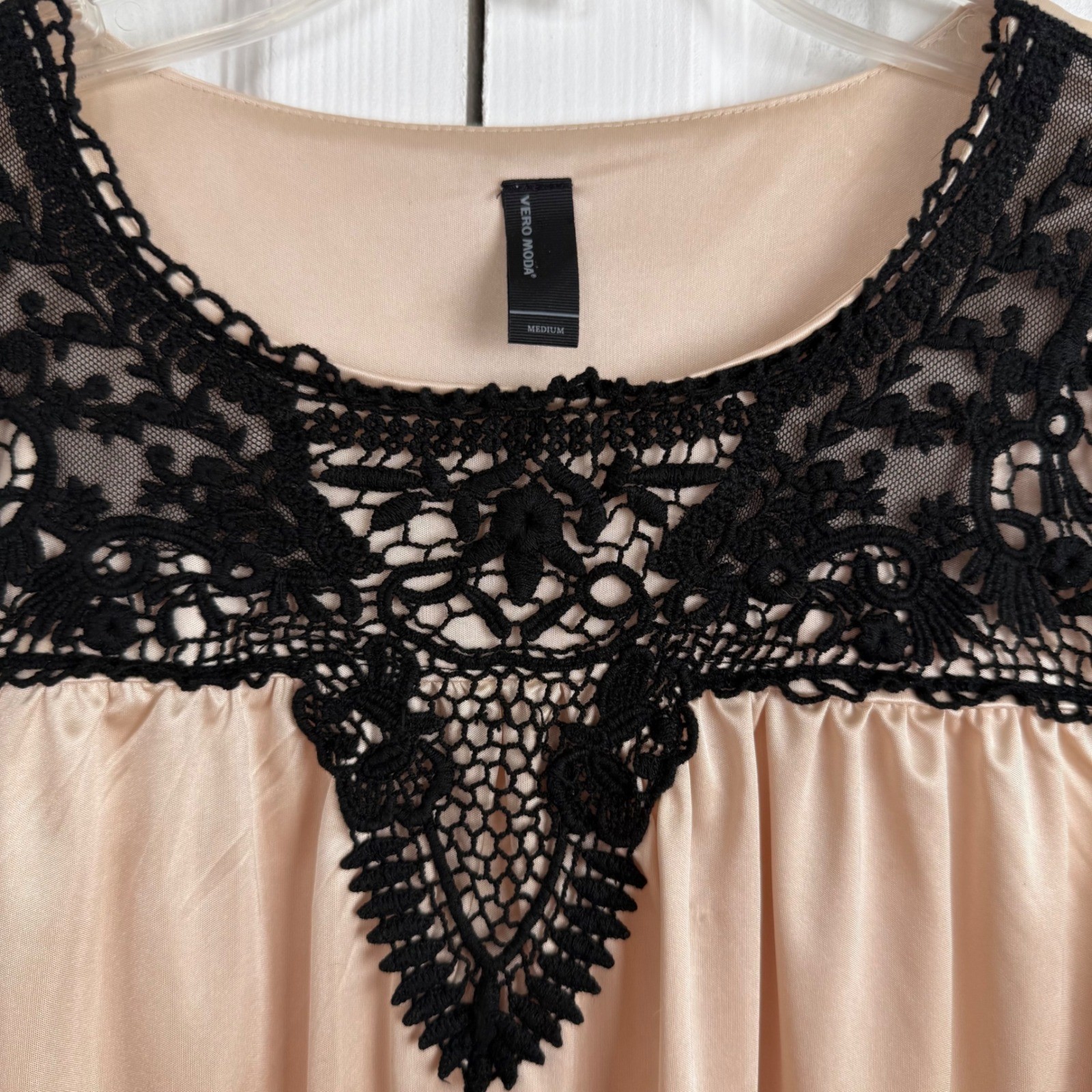 Vero Moda Champagne Satin Blouse Black Crochet Lace Yoke Flutter Sleeve Medium