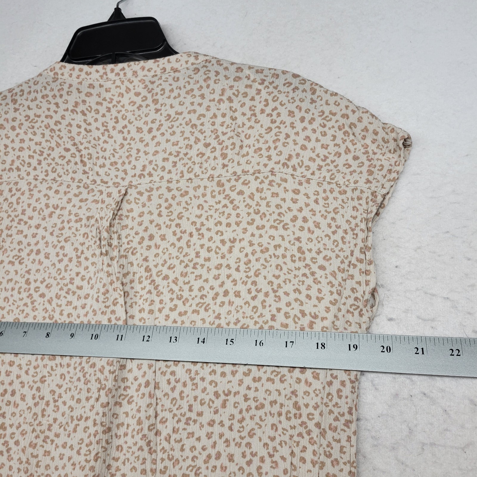 Olive And Oak Shirt Womens Medium Beige Leopard Print Button Up Tie Front Boho