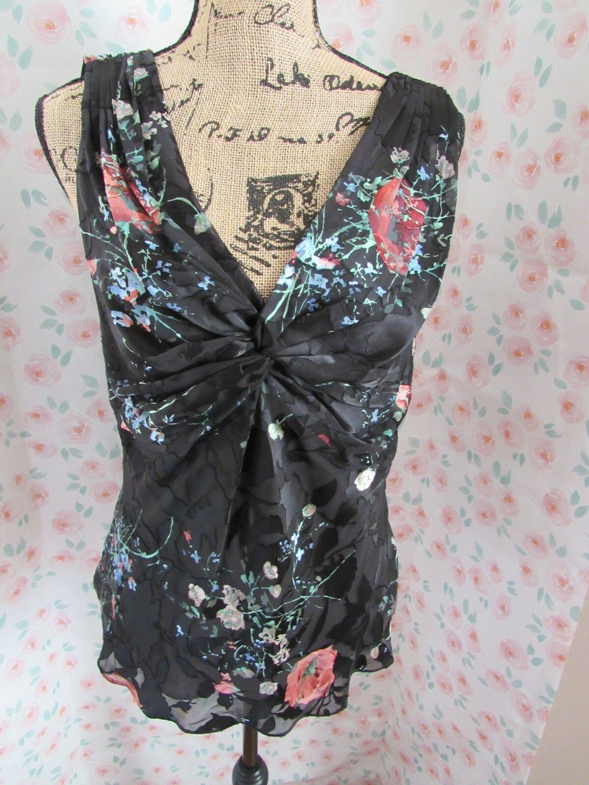 INTUITIONS, WOMEN’S NEW BLACK/BURGUNDY SILK BL SLEEVELESS FLORAL BLOUSE, SZ 10
