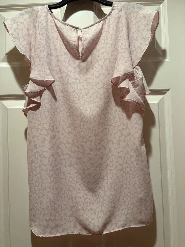 Elle Size Medium Pink Gray Hearts Women’s Blouse Gently Used Condition!