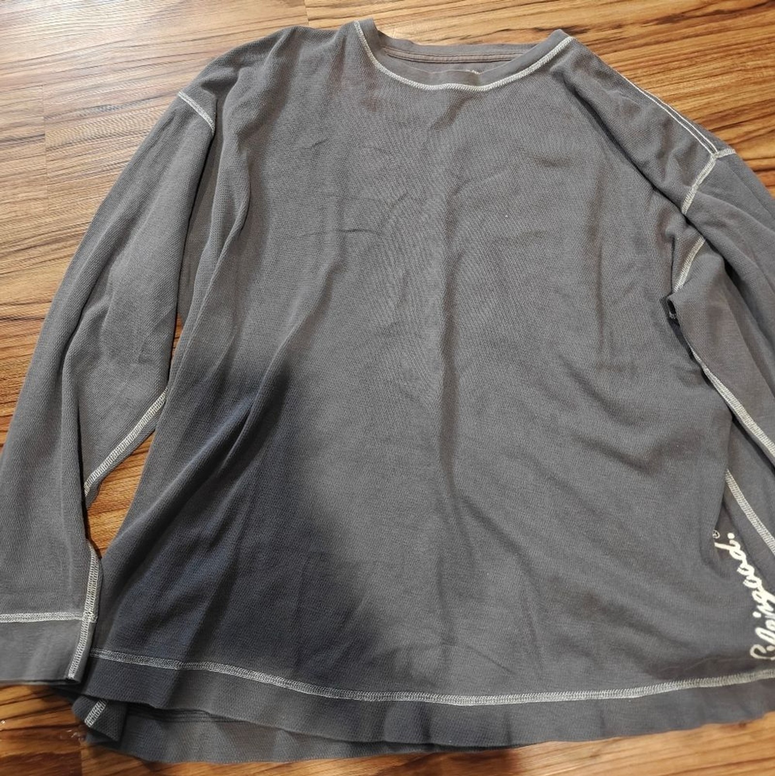 🔥 2/$10 3/$12 Life Is Good Gray Crewneck with Metallic Logo