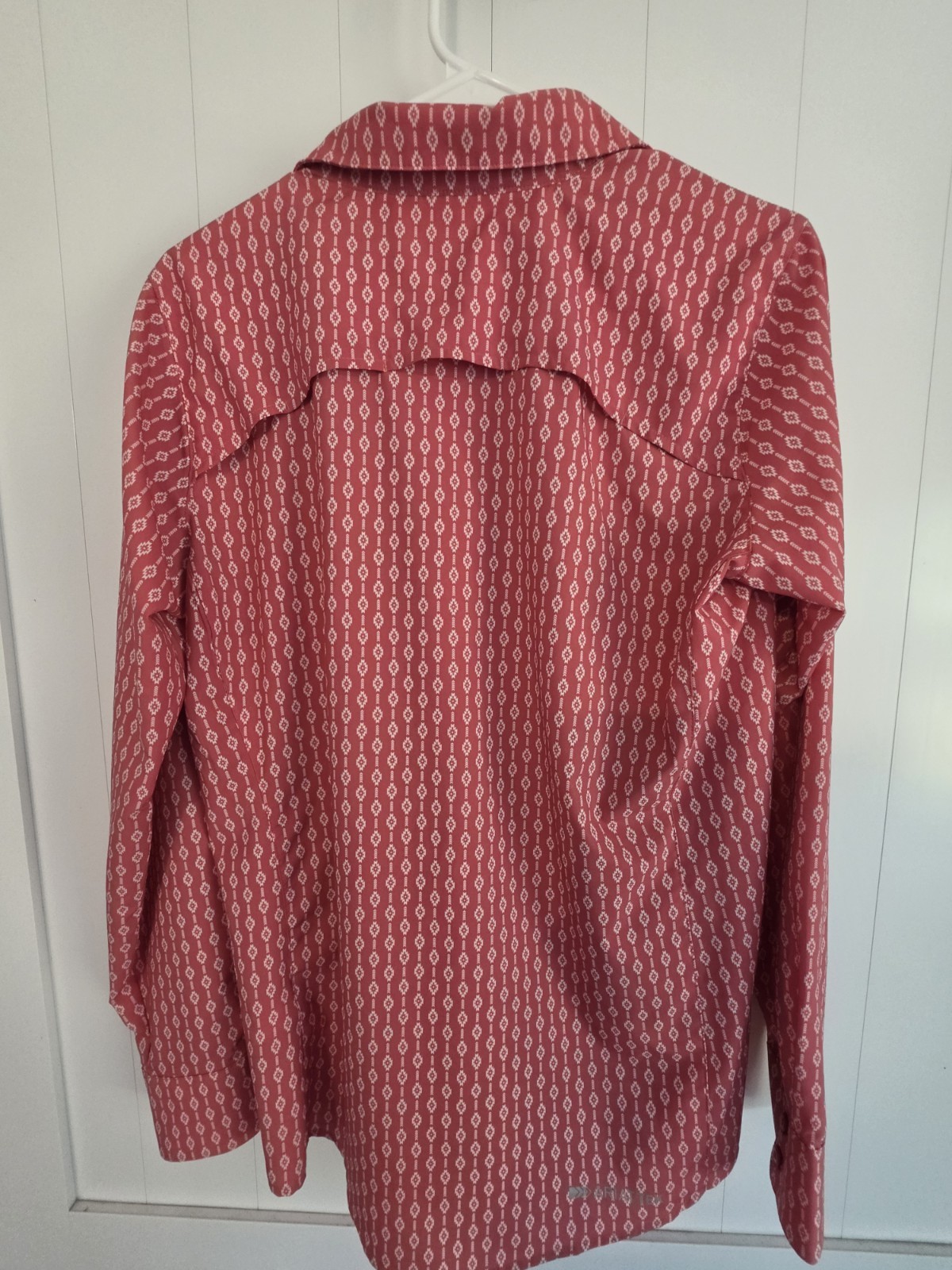 AriatTEK Women’s Medium Long Sleeve Button Shirt Geometric Diamond Print Pink