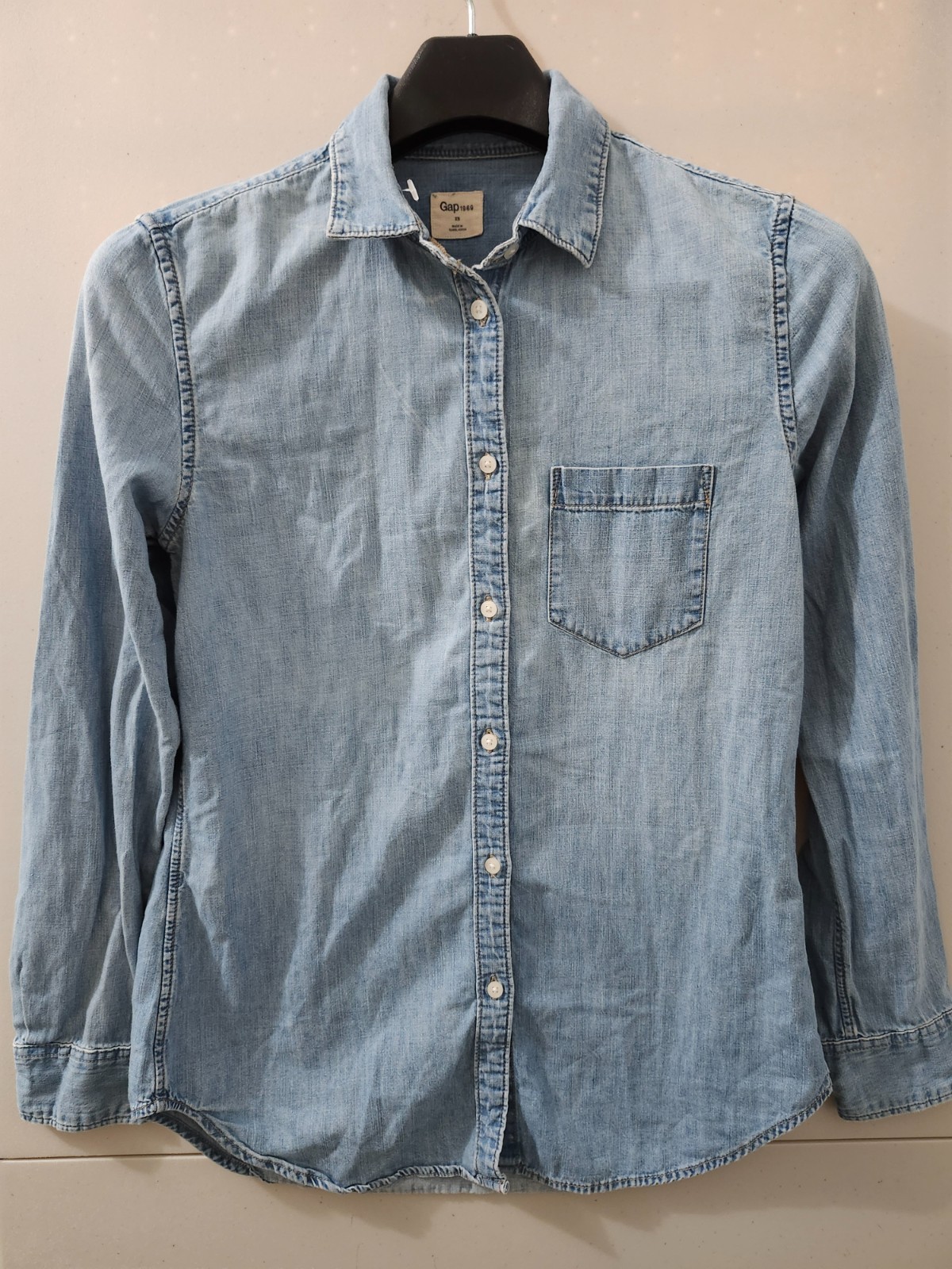 Gap 1969 Top Womens XS Blue Denim Button Up Long Sleeve Cotton Light Wash Pocket