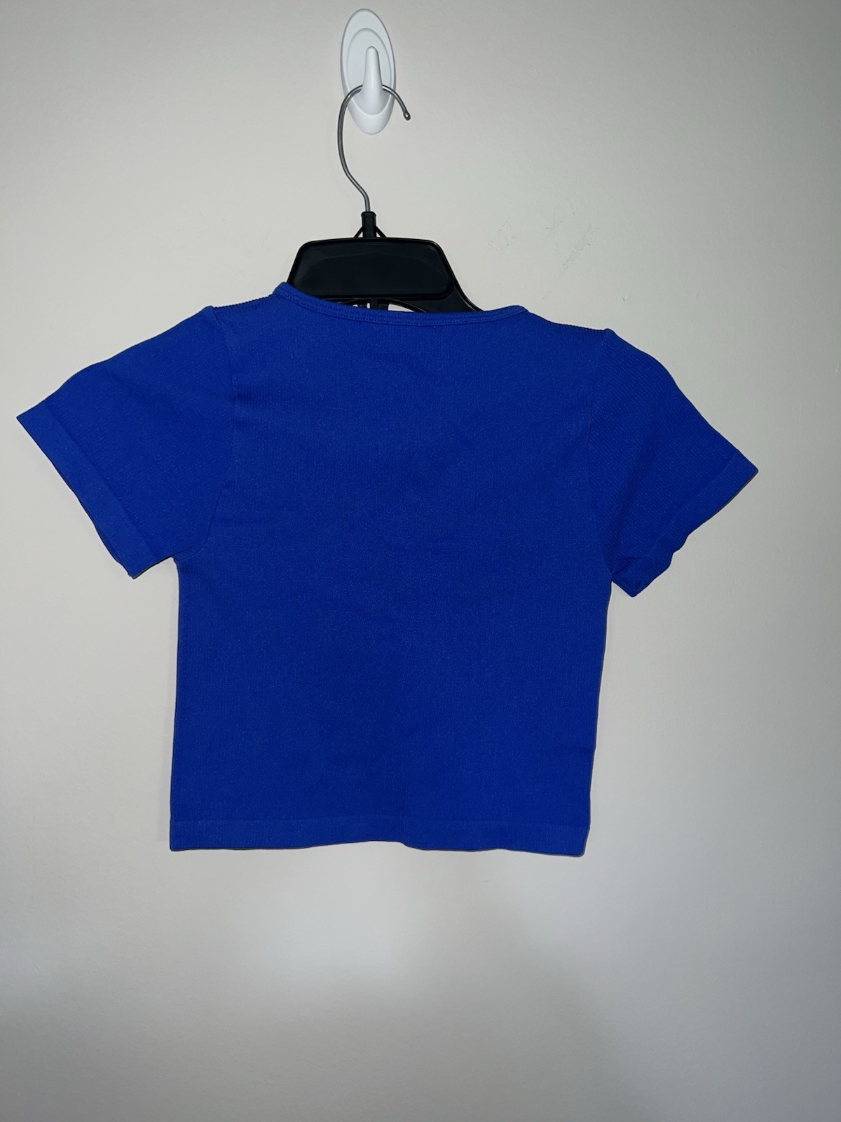 Royal Blue cropped ribbed shirt with a hole accent in front Aura S/M #4011