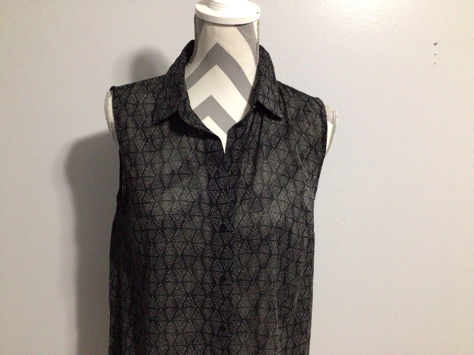 HM Gray Black Polyester Sleeveless Button Front Collared Sheer Shirt M