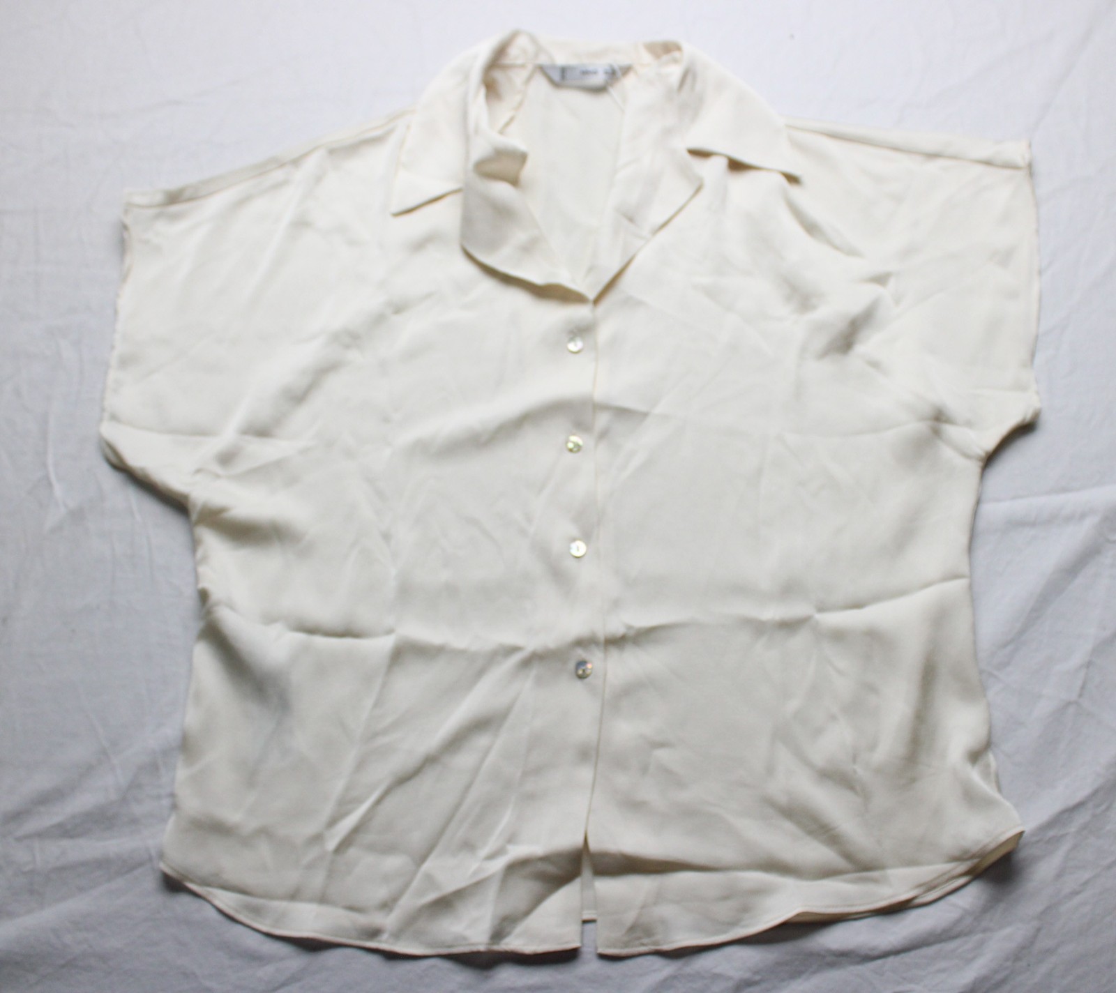Mango Women’s Short-Sleeved Button Satin Shirt AP2 Off White US: 4 UK: 8 NWT