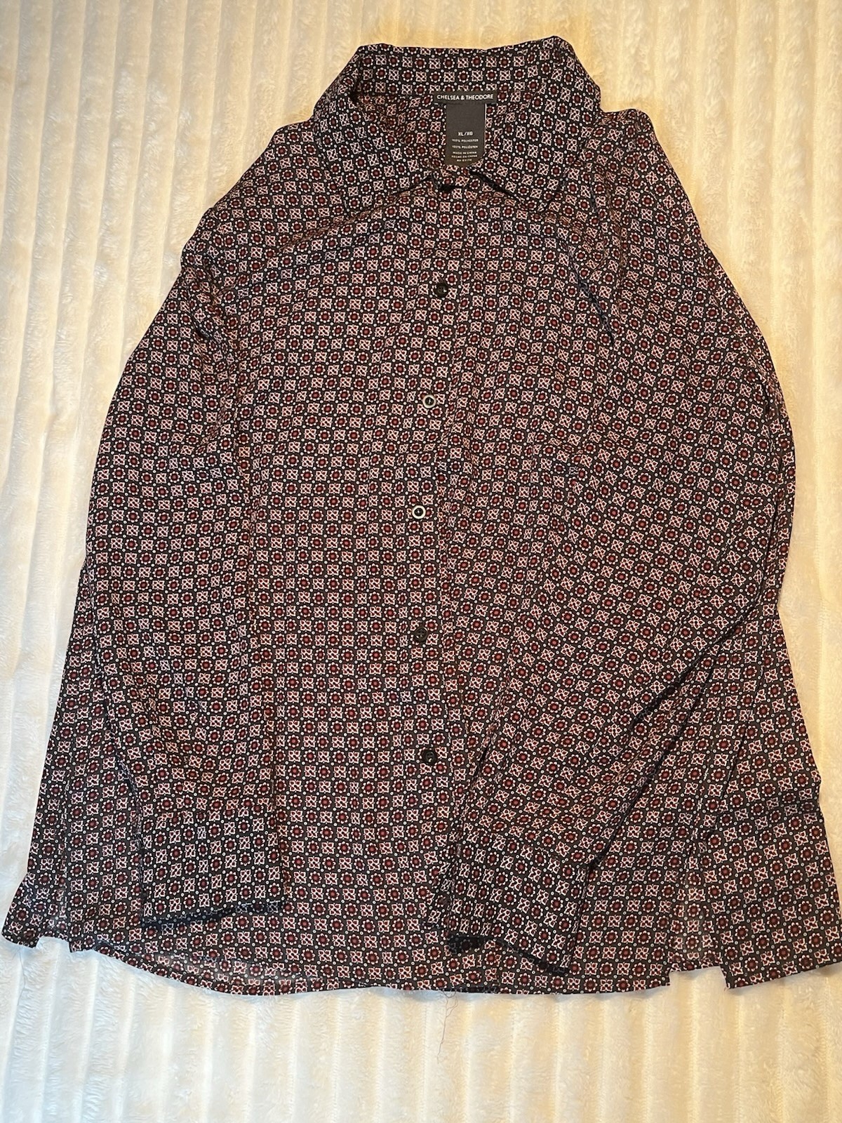 Chelsea & Theodore Women’s XL Black Red White Geometric Long Sleeve Button-Up