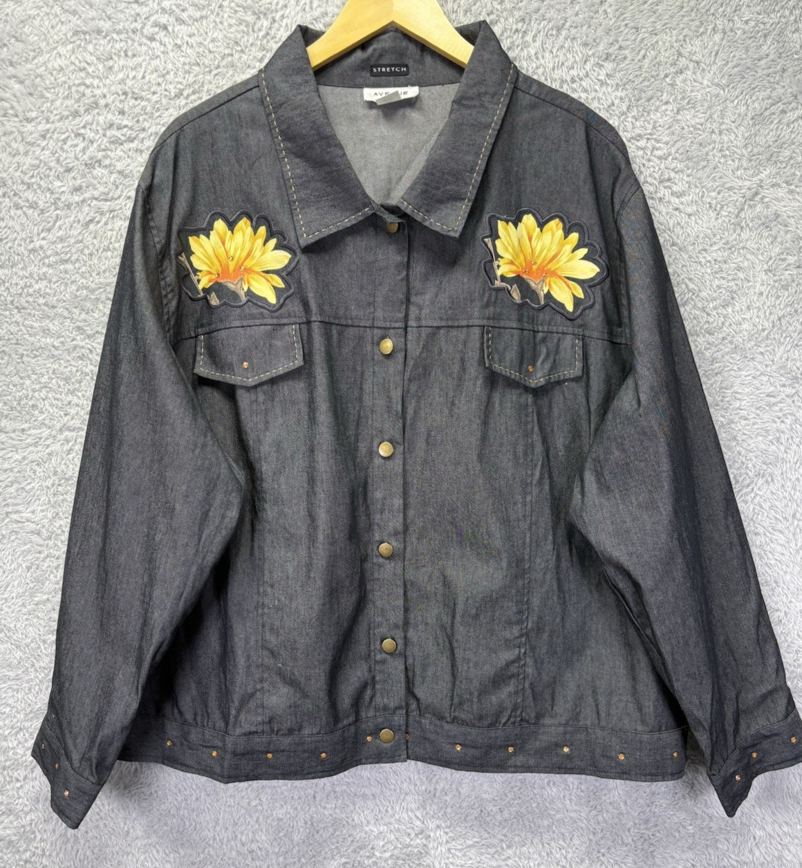 Avenue Womens Sz22 Gray Stretch Denim Jacket Studded Floral Button Front Plus