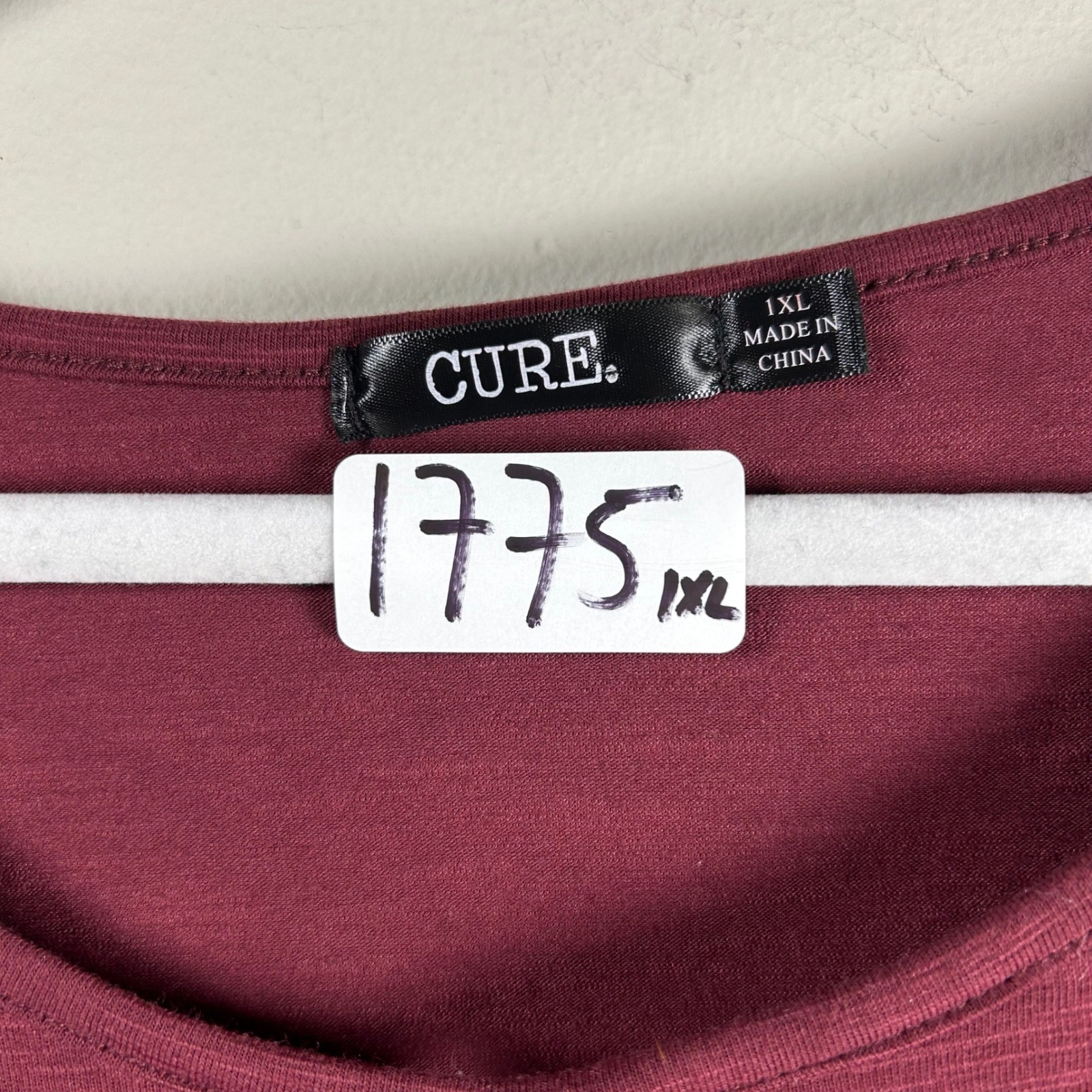 CURE Flutter Sleeve Blouse Womens 1XL Burgundy Modern Ric Rac Keyhole Slub Knit
