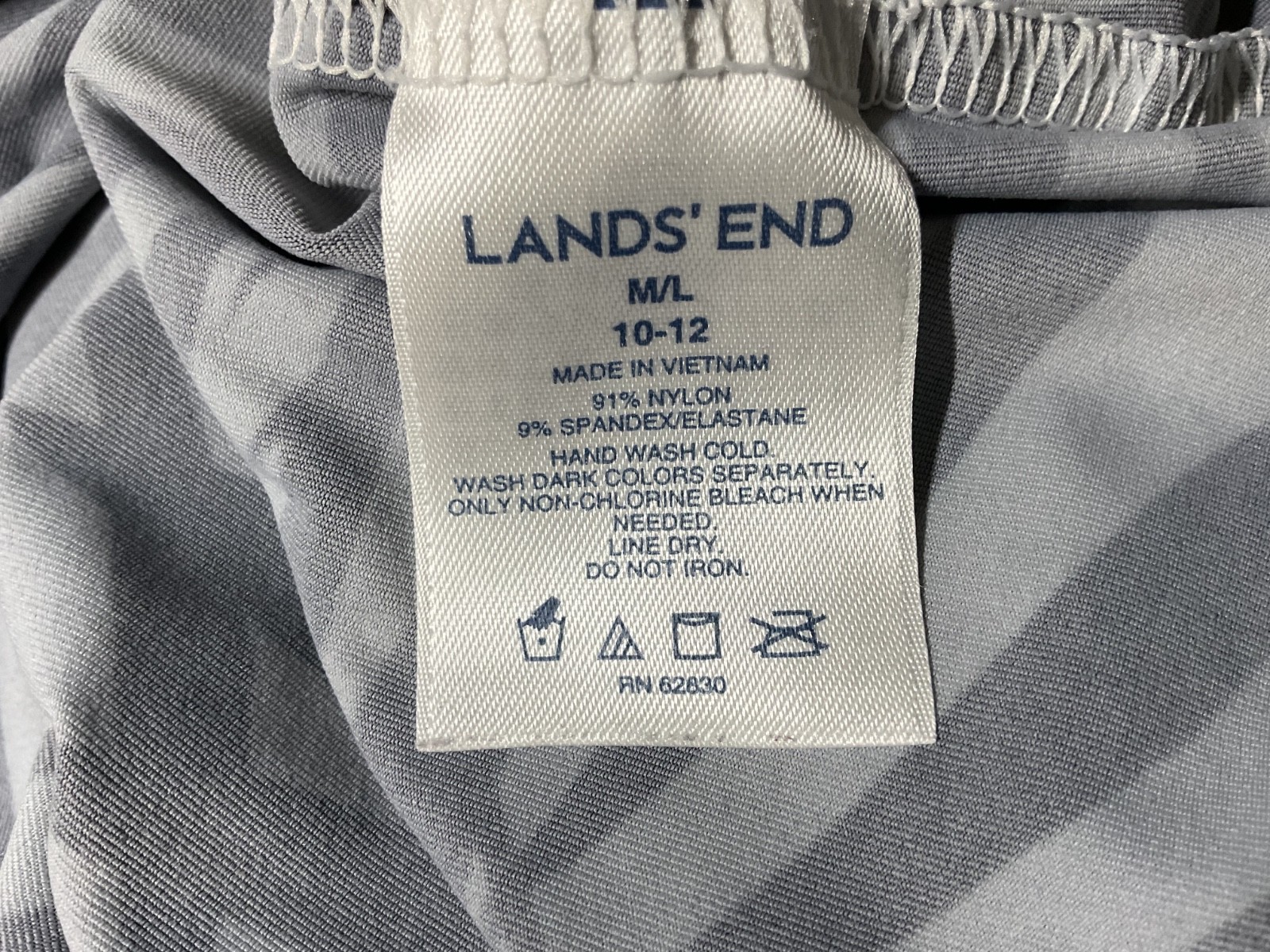 LANDS’ END Black & Gray Palm Print Long Sleeve Top Size M/L -J40