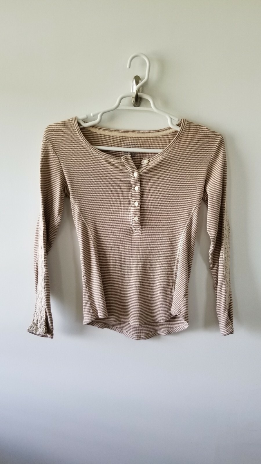 Sonoma Women’s Fall Spring Winter Shirt Small Long Sleeve Stretch Brown white