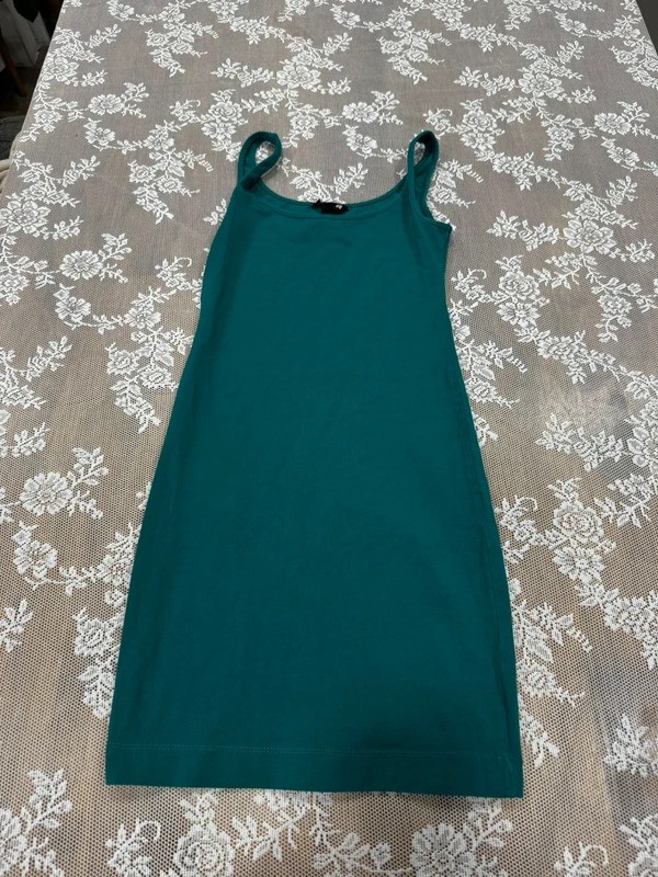 turquoise tank top