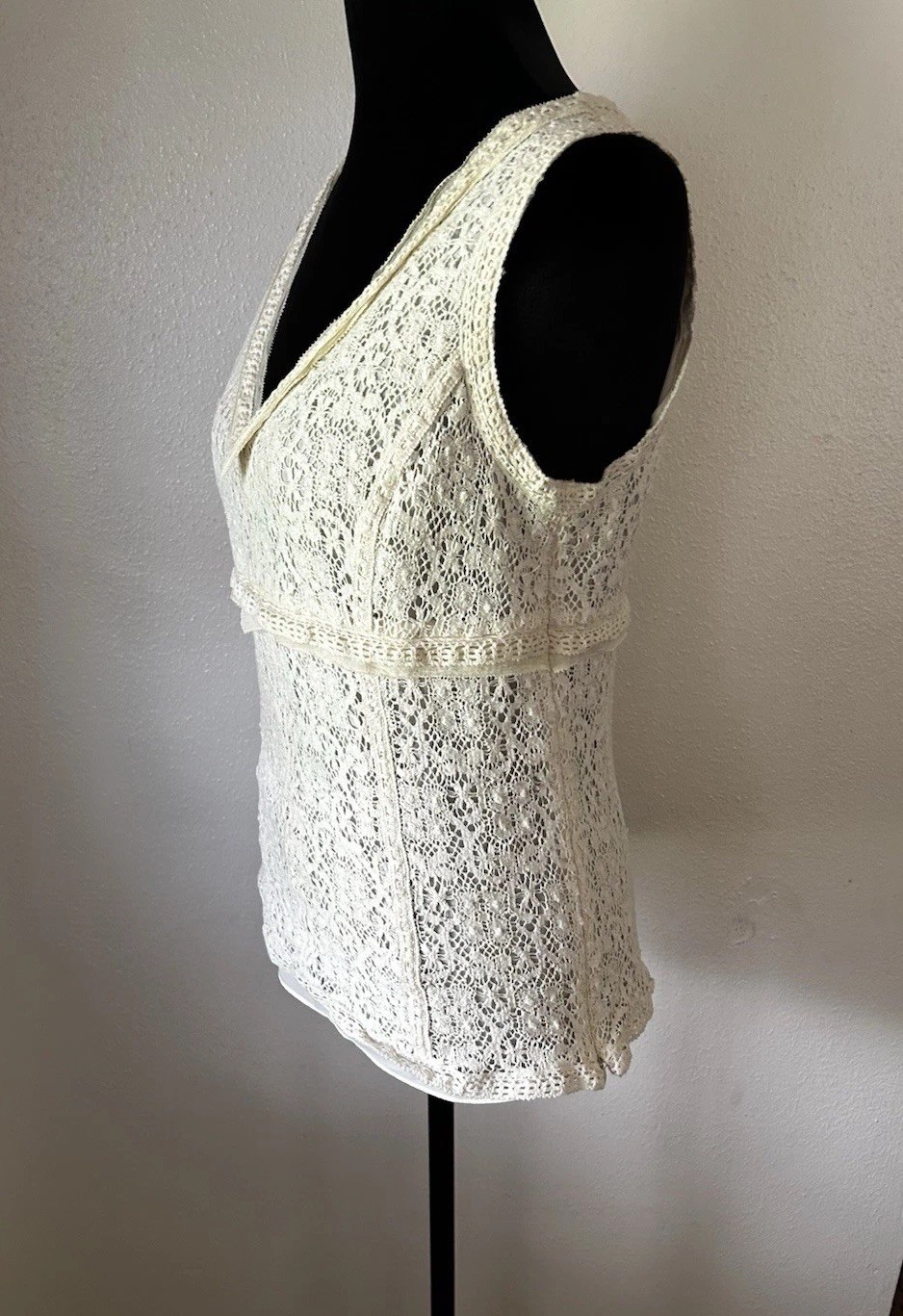 Ann Taylor Ivory Lace Top Sleeveless Empires Waist Silk Ribbon Accent Size 10
