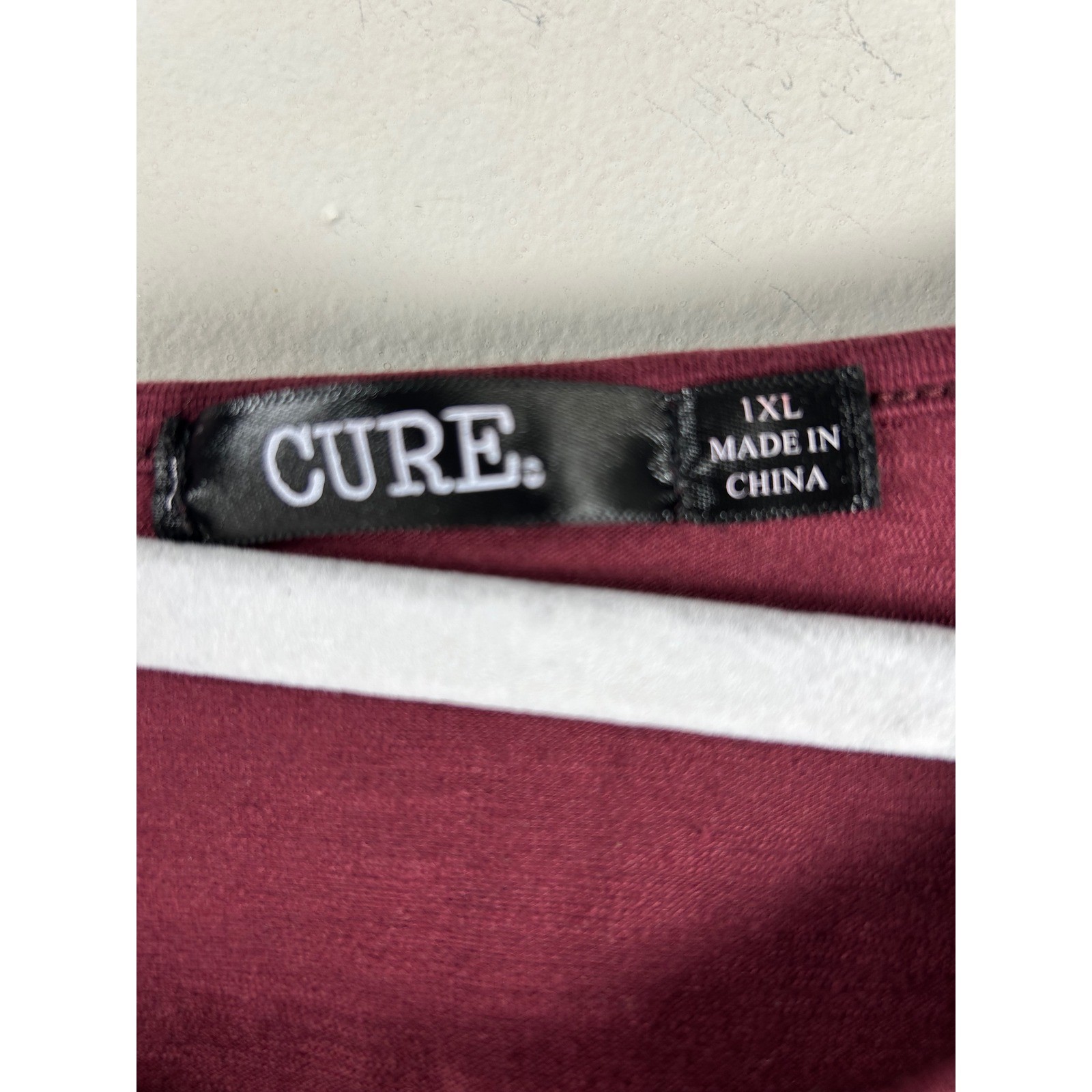 CURE Flutter Sleeve Blouse Womens 1XL Burgundy Modern Ric Rac Keyhole Slub Knit