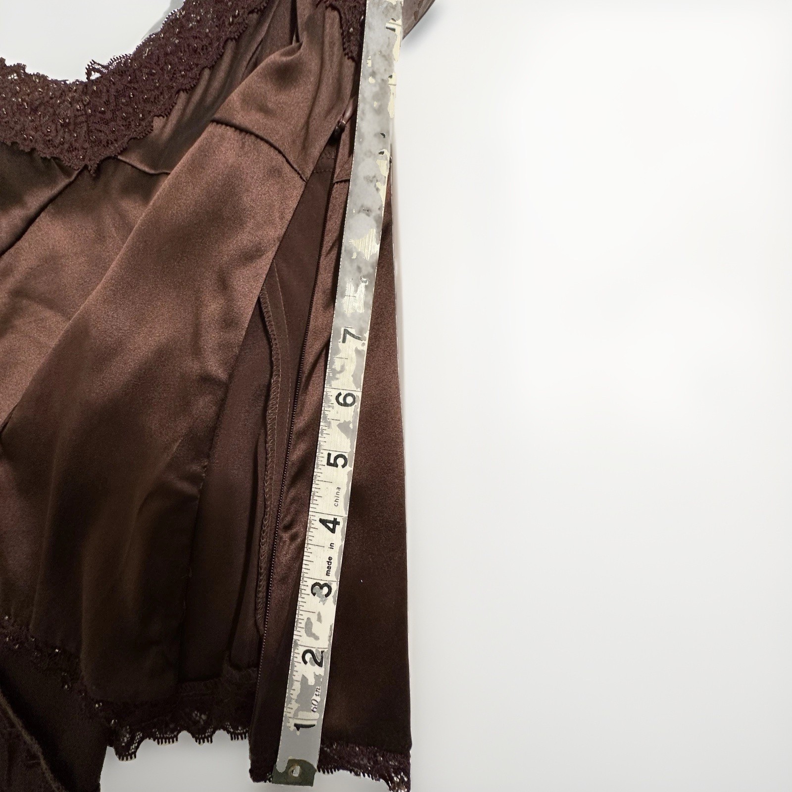 E By Eci Women’s Size 10 Regular Sequin Bead & Lace Trim, Stretch Silk Side Zip