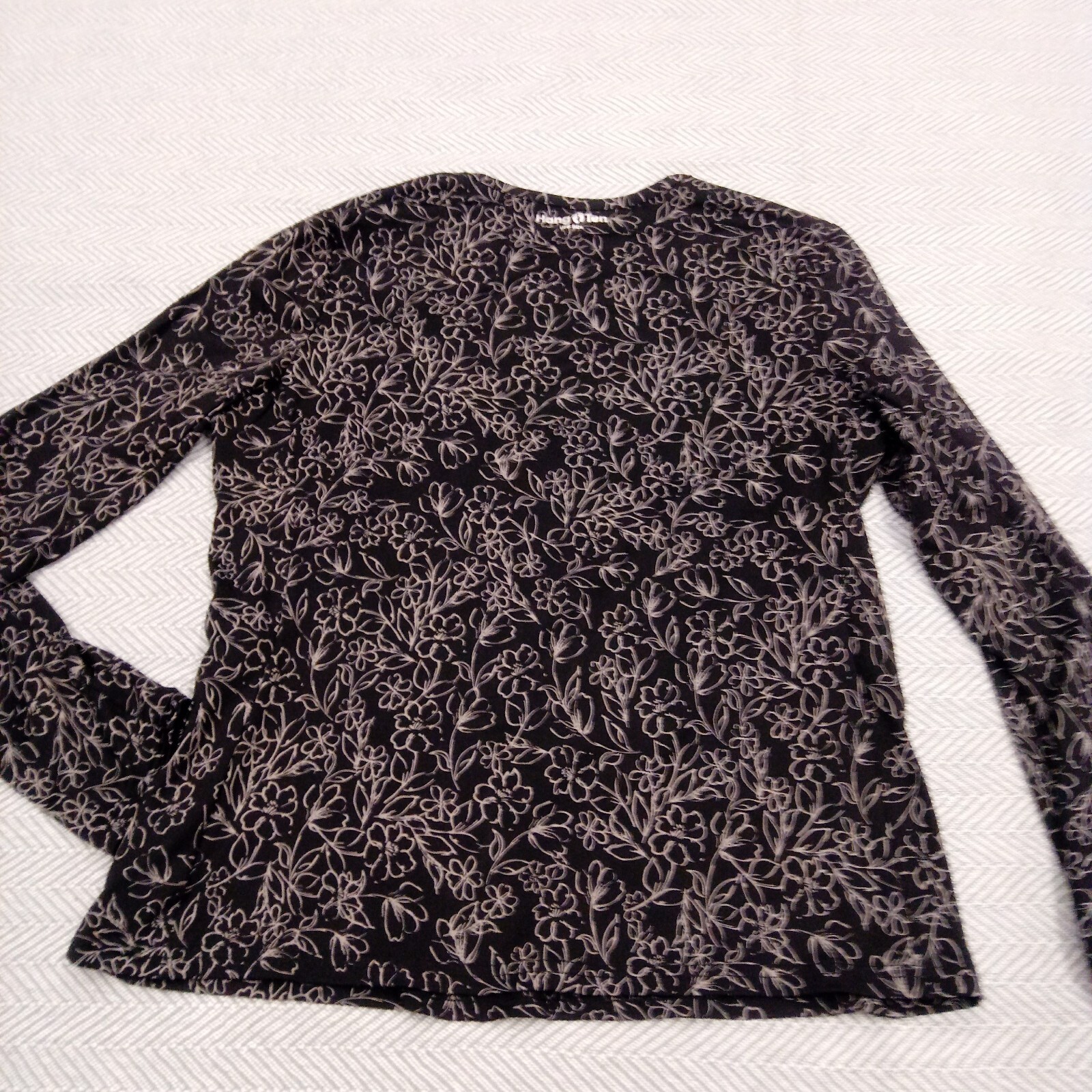 Hang Ten Long Sleeve Sun Protection T-Shirt with Pocket black floral Large