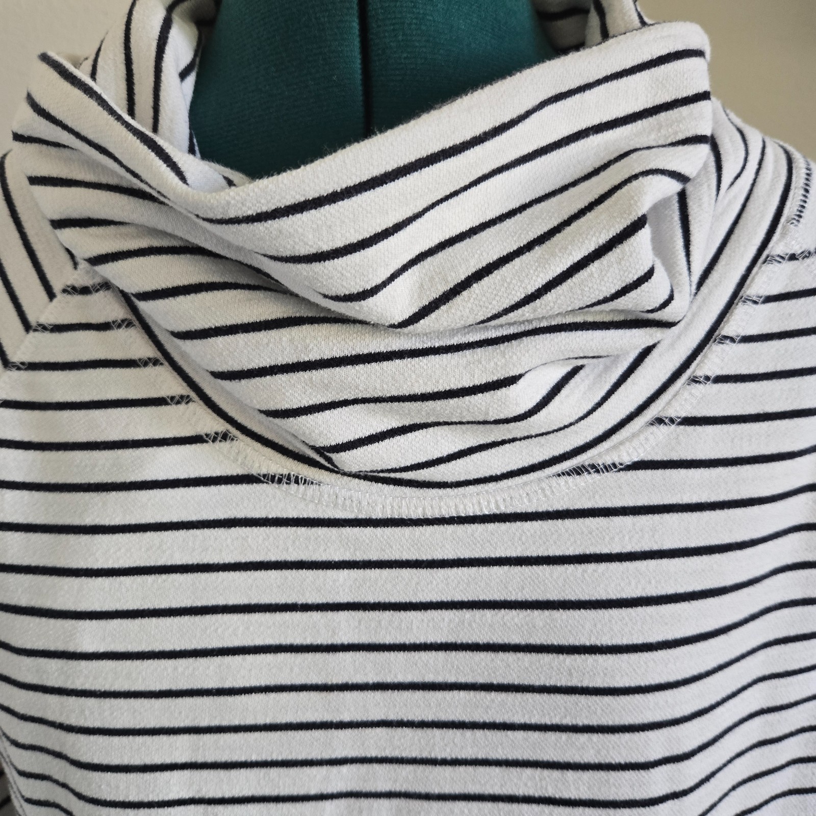 Tommy Hillfiger Womens sweatshirt cowl neck sz XL striped nautical long sleeves