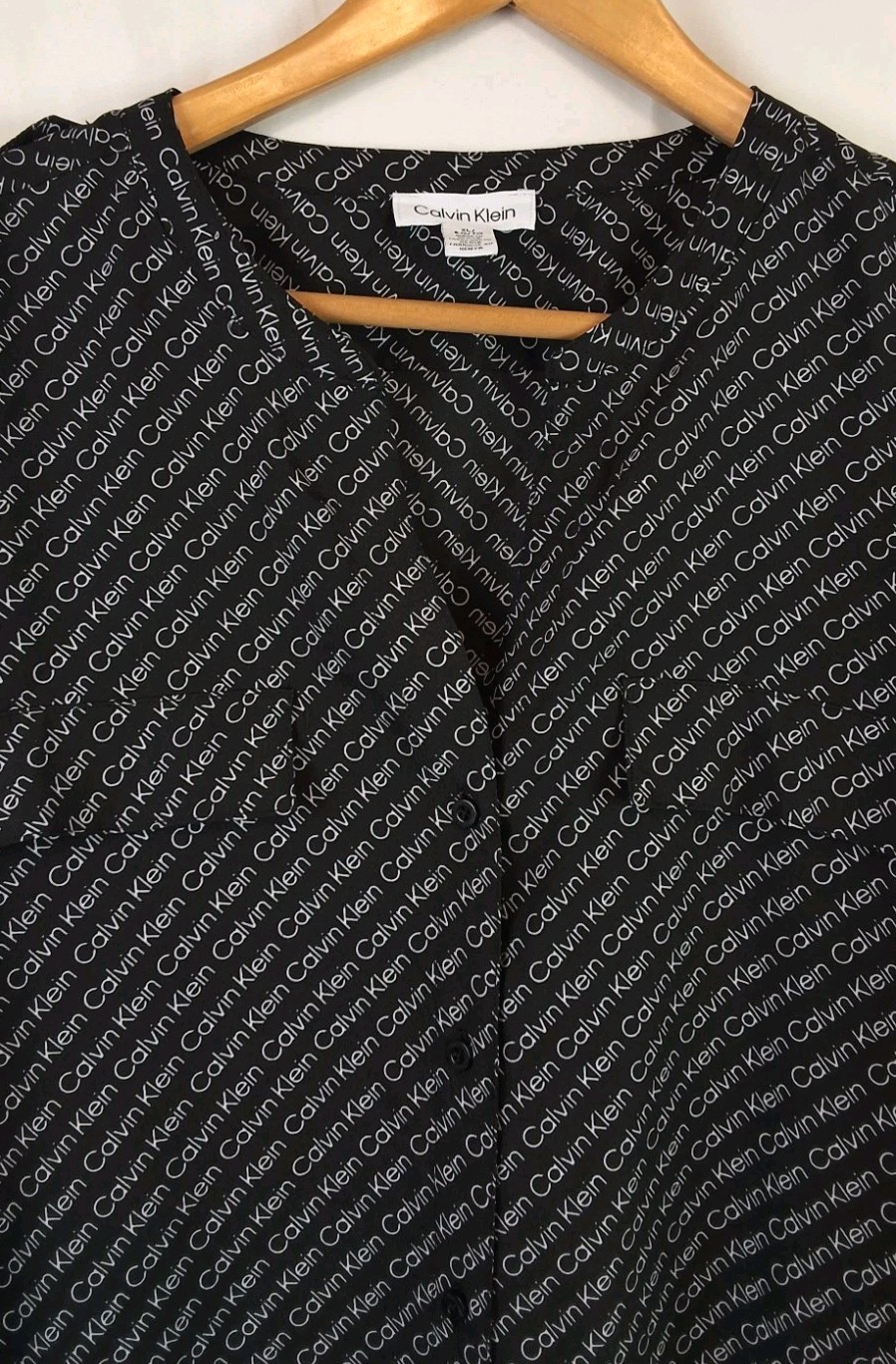 Calvin Klein Women’s Logo Blouse V-Neck Button Down Stand Collar Size-XL NEW