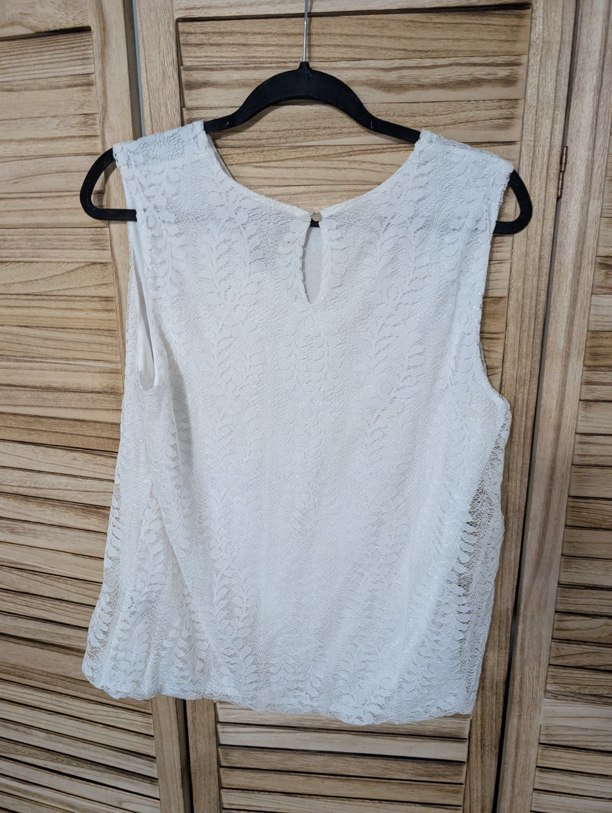 Liz Claiborne Career Women’s White L Sleeveless Lined Blouse w/Lace-Look Overlay