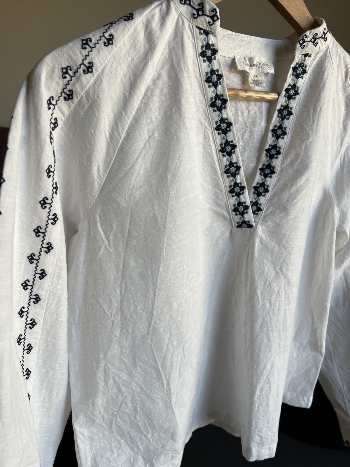 Treasure & Bond V-Neck Embroidered Top Size XS