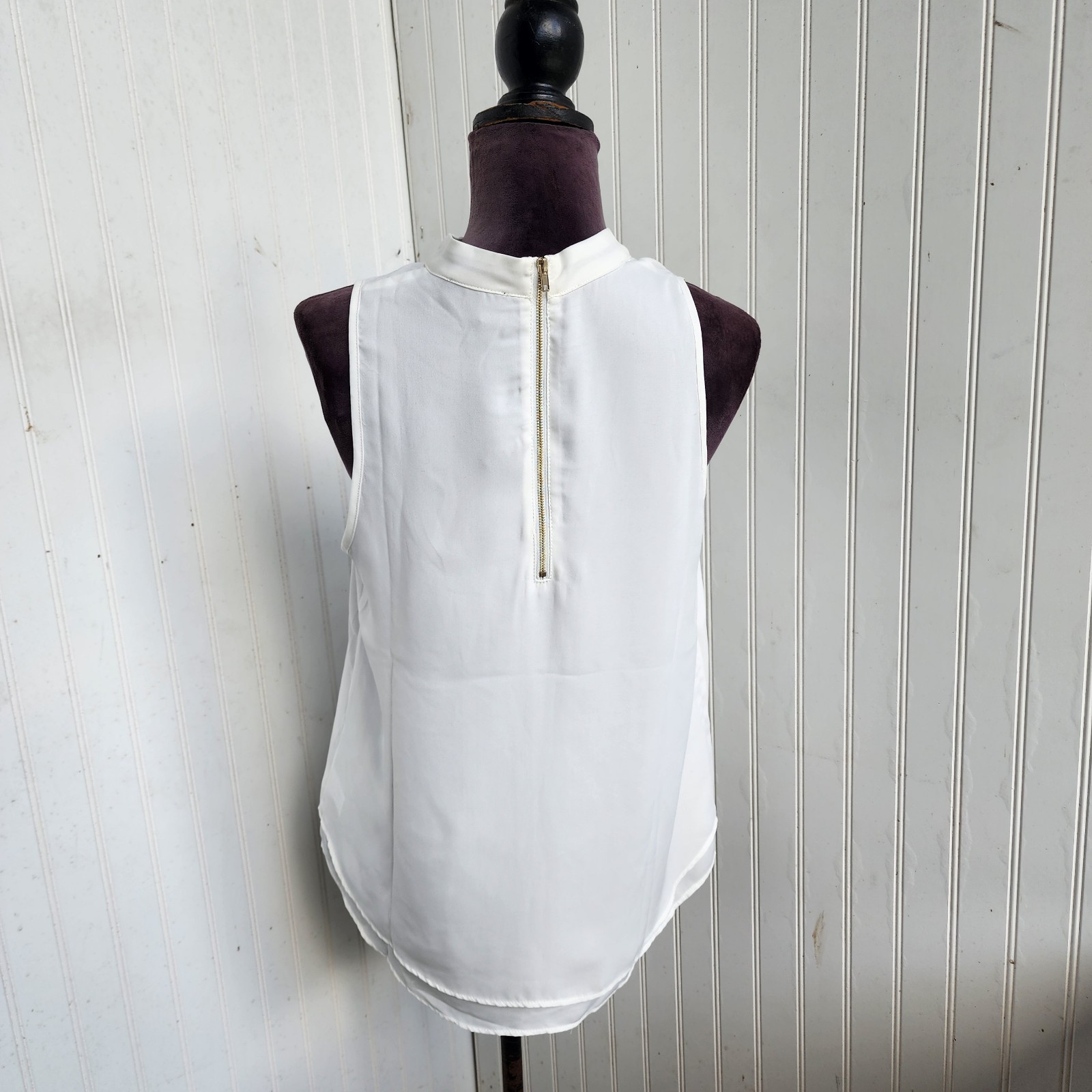 NWT Shinestar Women’s White Sleveless Blouse Top Zip Back Layred Sz L