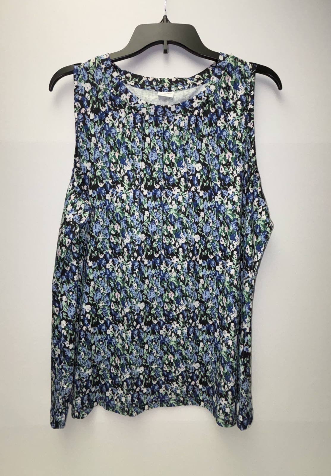 Wiholl Women’s Size XL Blue Floral Pattern Blouse on Black Background Size XL