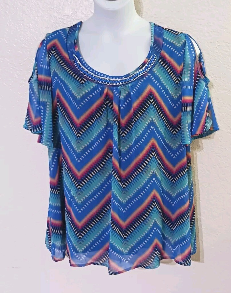 NEW DIRECTIONS*Blue Pink Black Chevron Top*Size 3X*Ribbon Trim*Round nk*Shortslv
